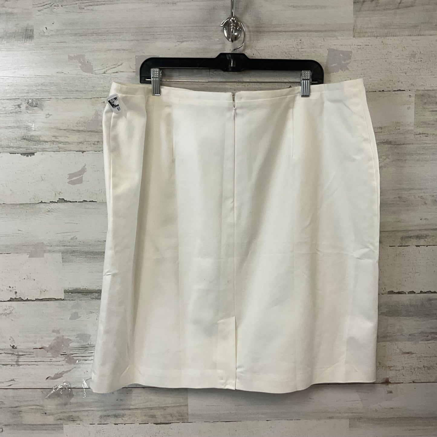 Skirt Mini & Short By Worthington In White, Size: 24