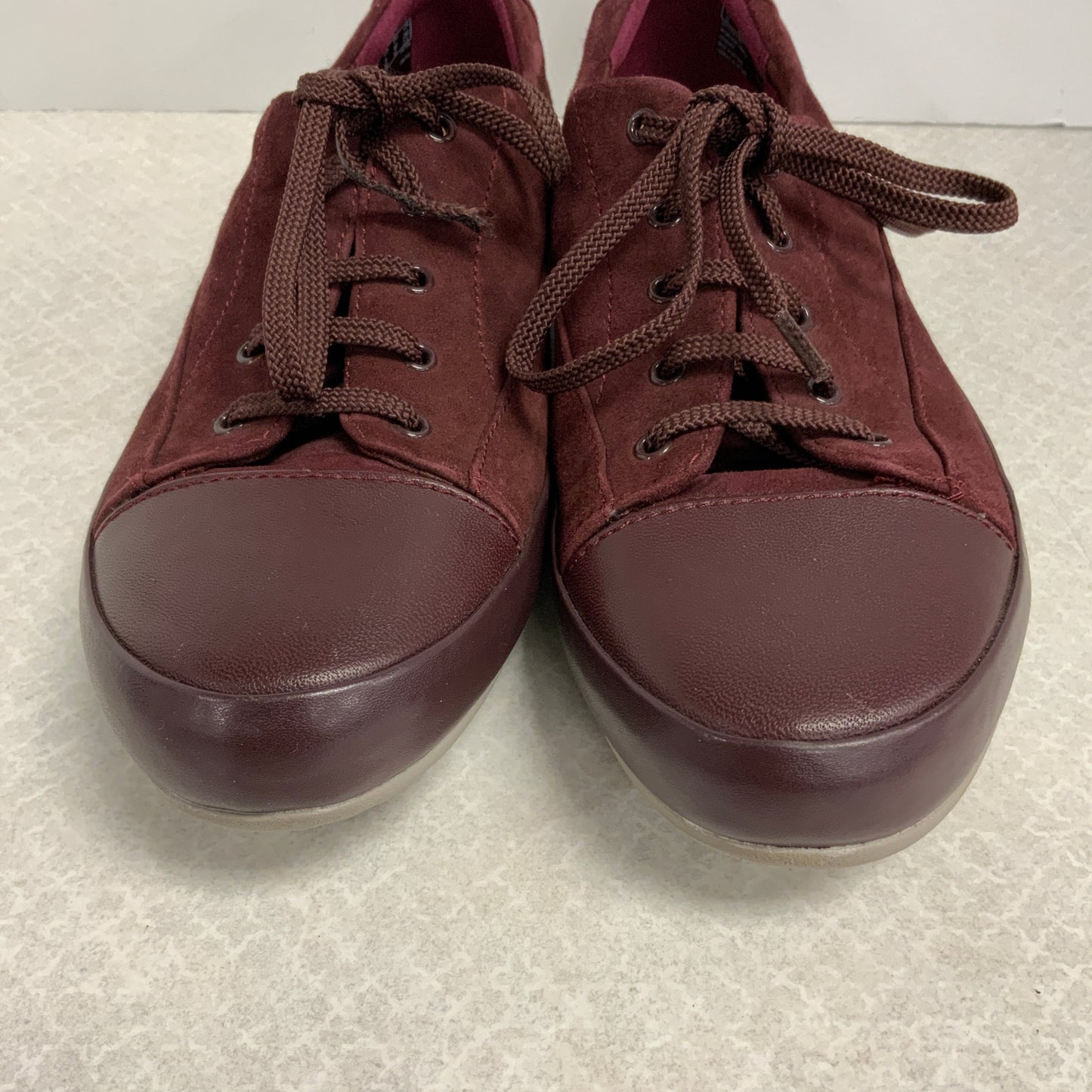 Shoes Sneakers By Clarks In Maroon, Size: 9