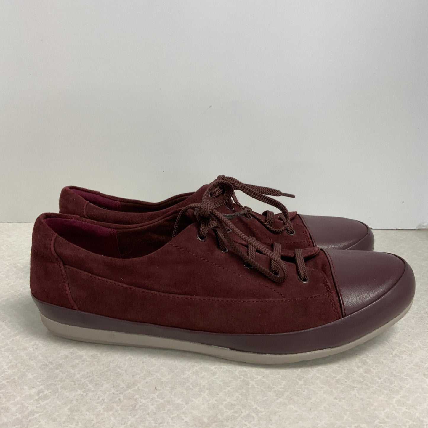 Shoes Sneakers By Clarks In Maroon, Size: 9