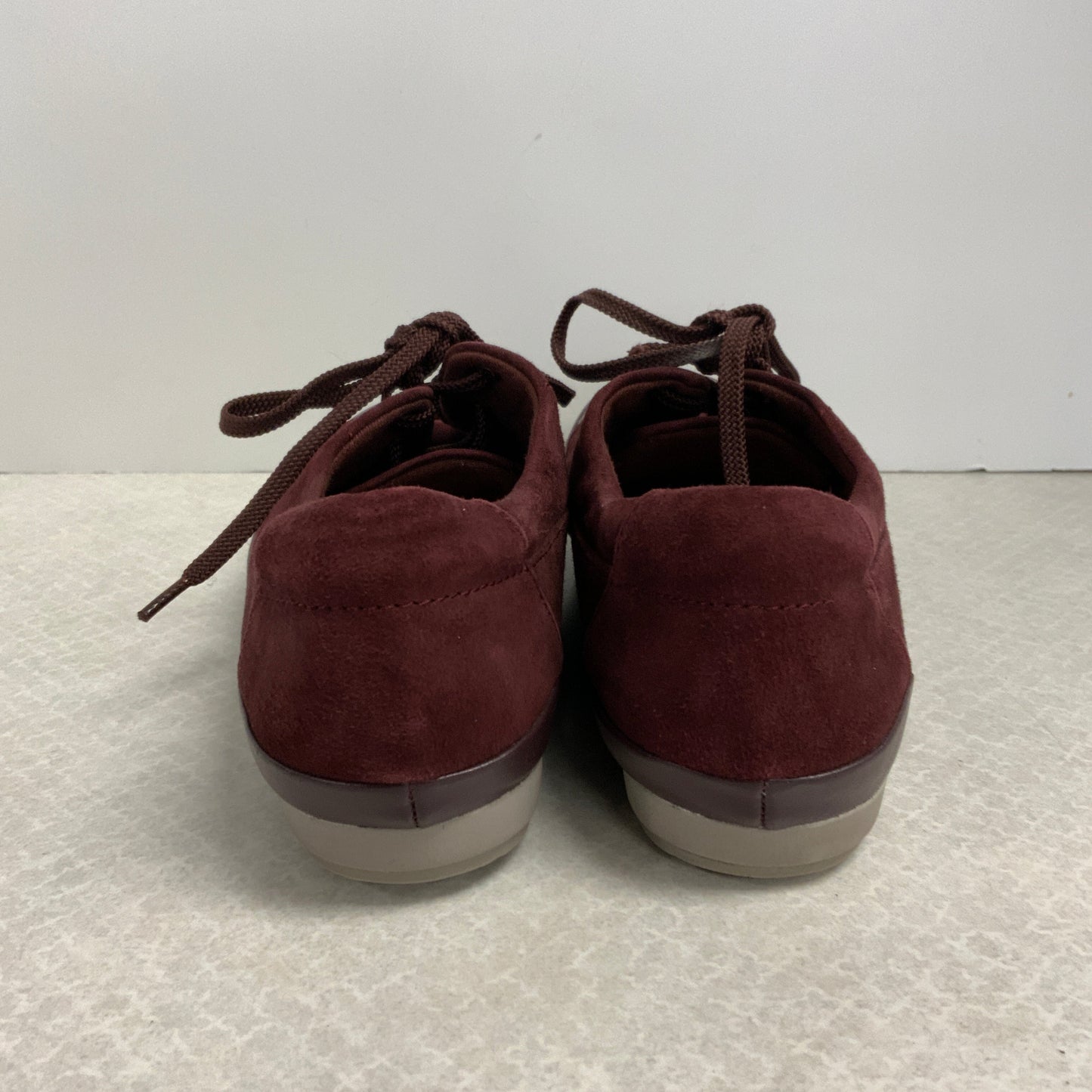 Shoes Sneakers By Clarks In Maroon, Size: 9