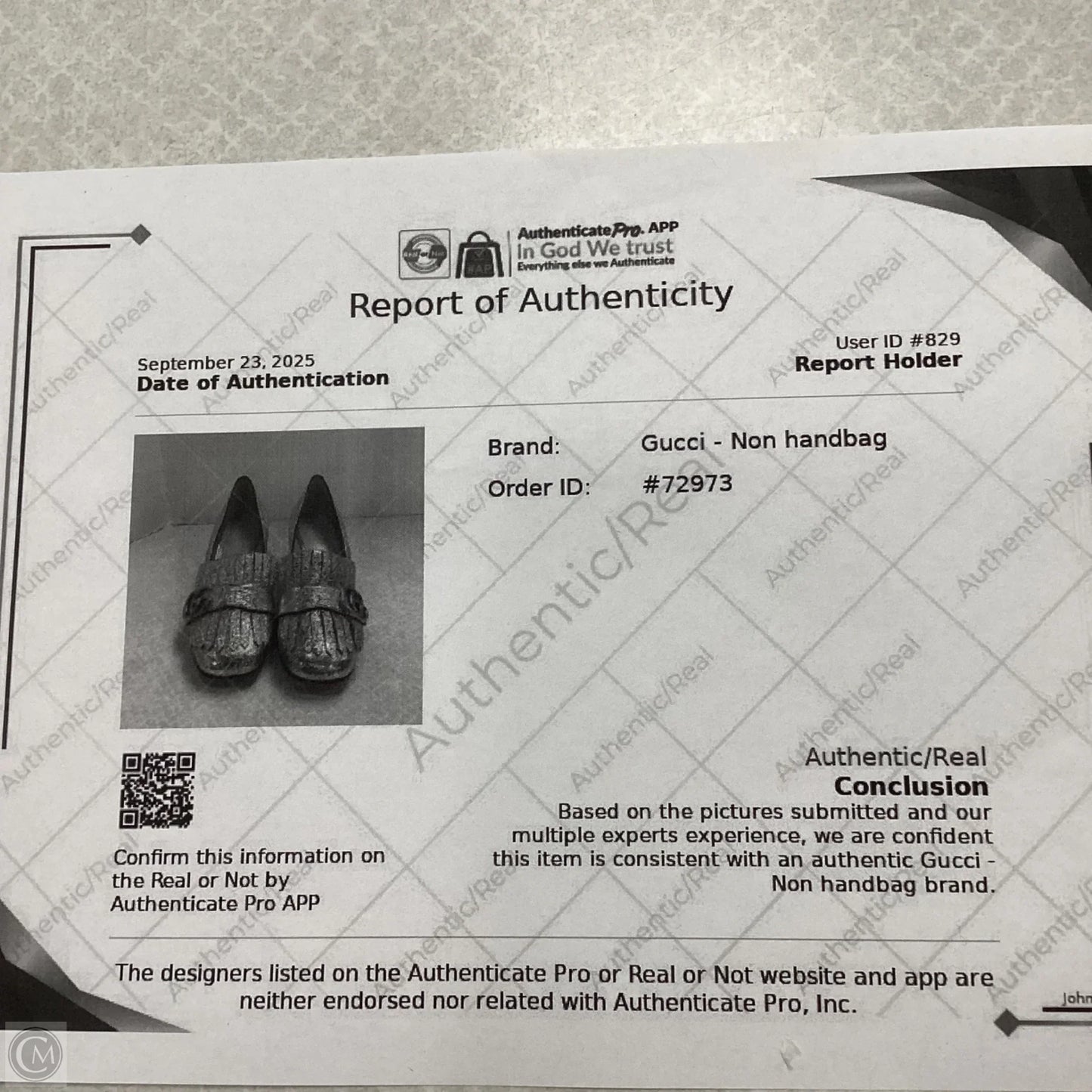 Shoes Luxury Designer By Gucci In Gold, Size: 6