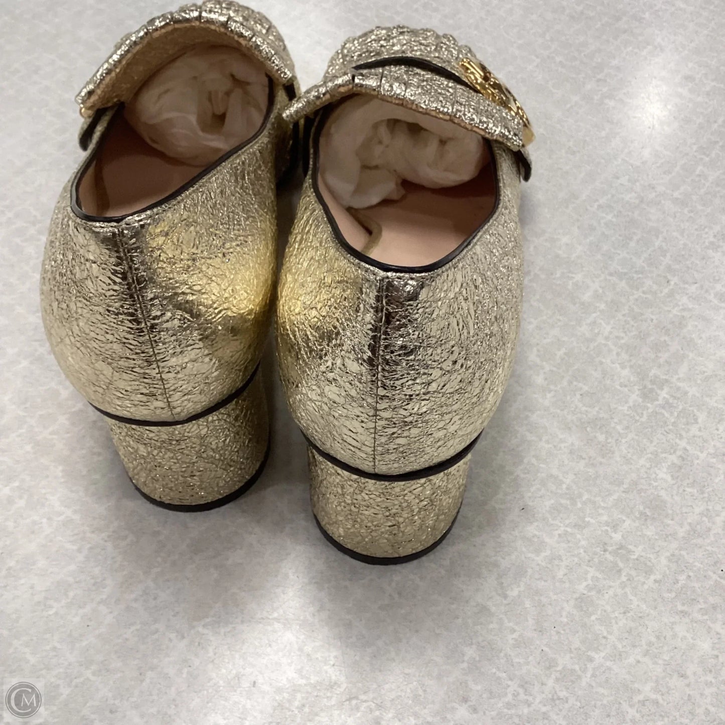 Shoes Luxury Designer By Gucci In Gold, Size: 6