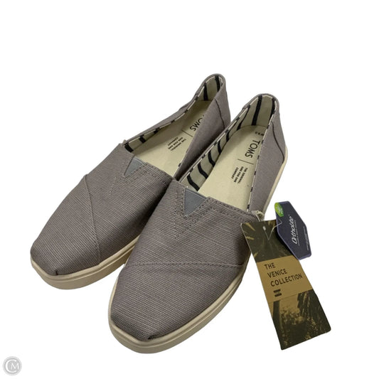 Shoes Flats By Toms In Grey, Size: 9.5
