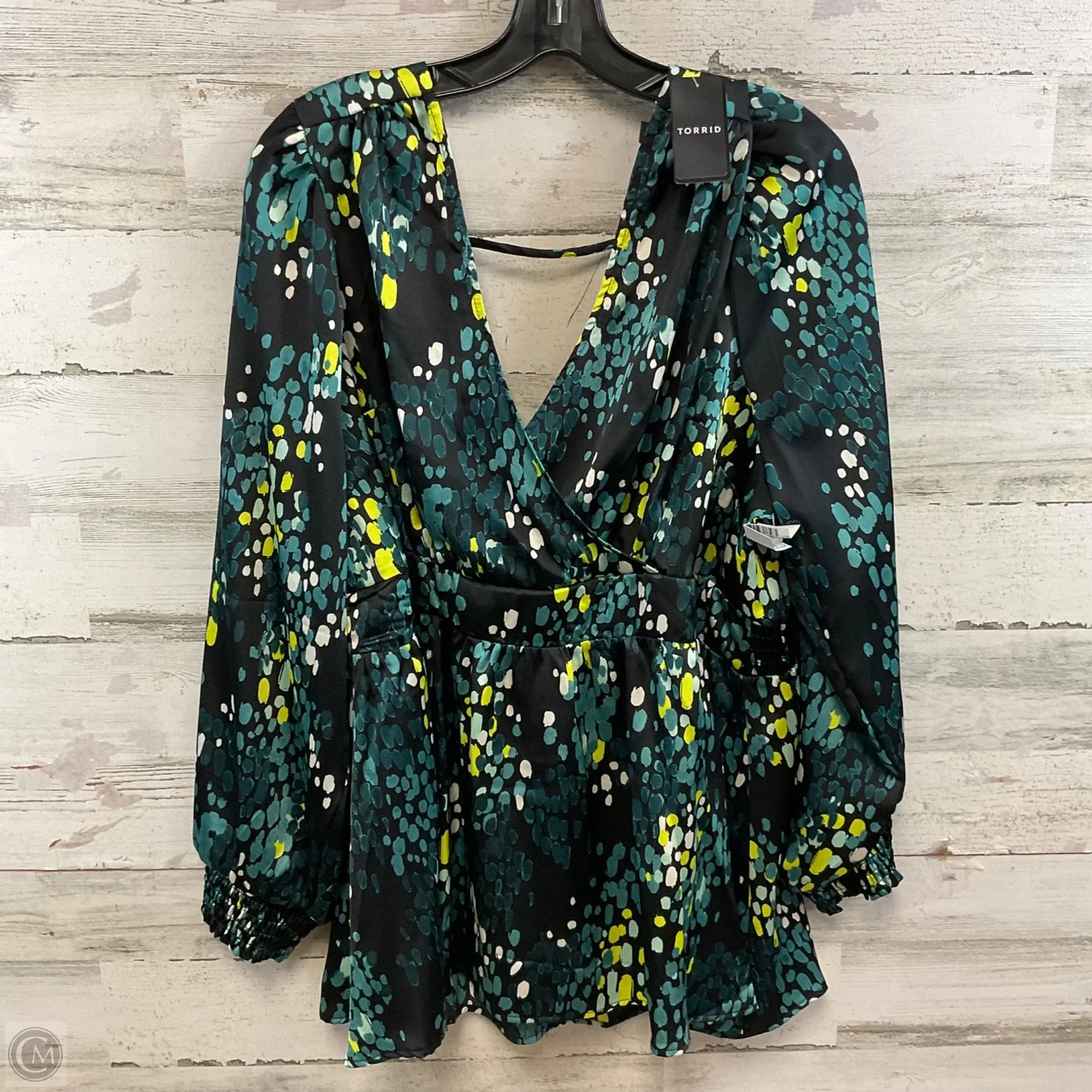 Top Long Sleeve By Torrid In Black & Green, Size: 1x