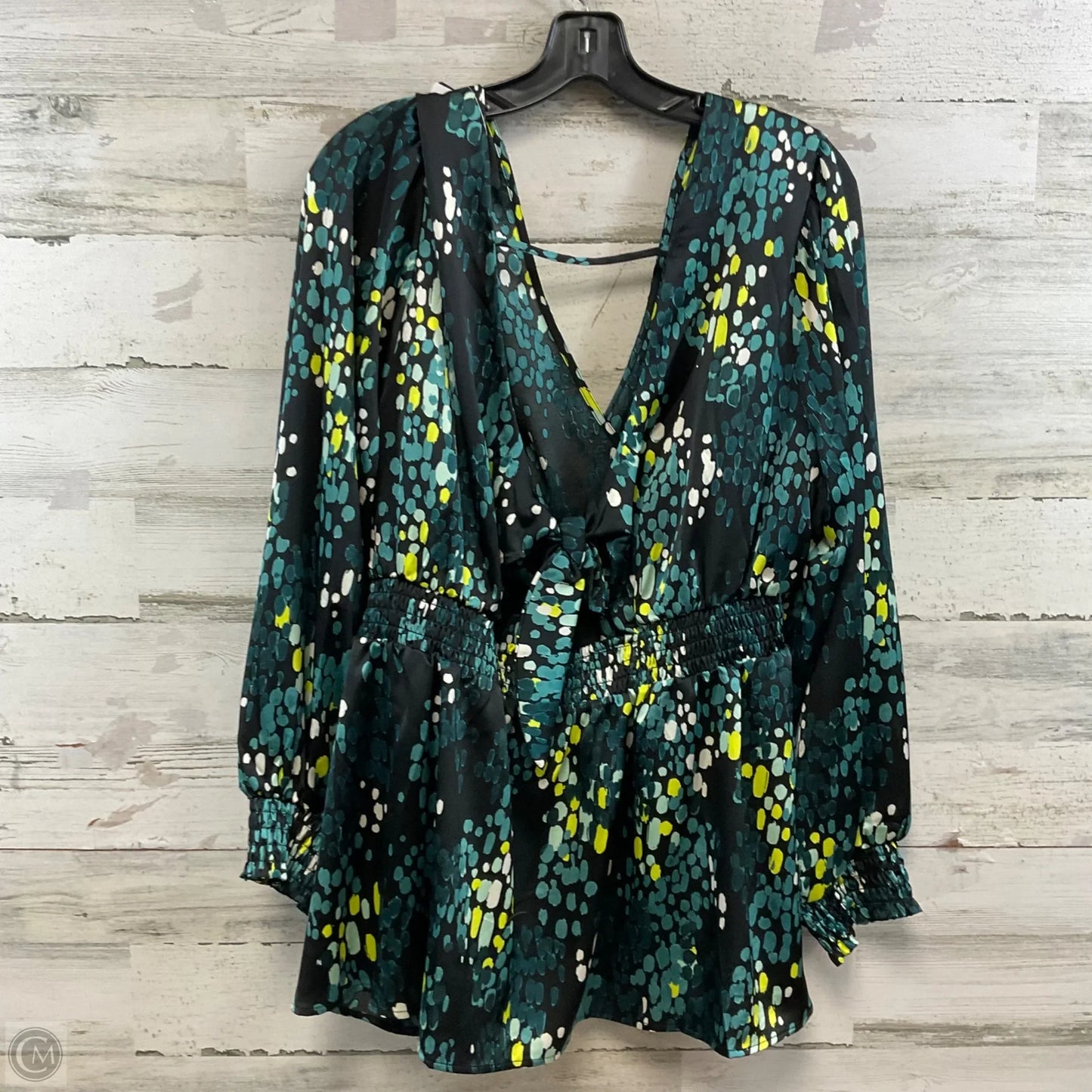 Top Long Sleeve By Torrid In Black & Green, Size: 1x