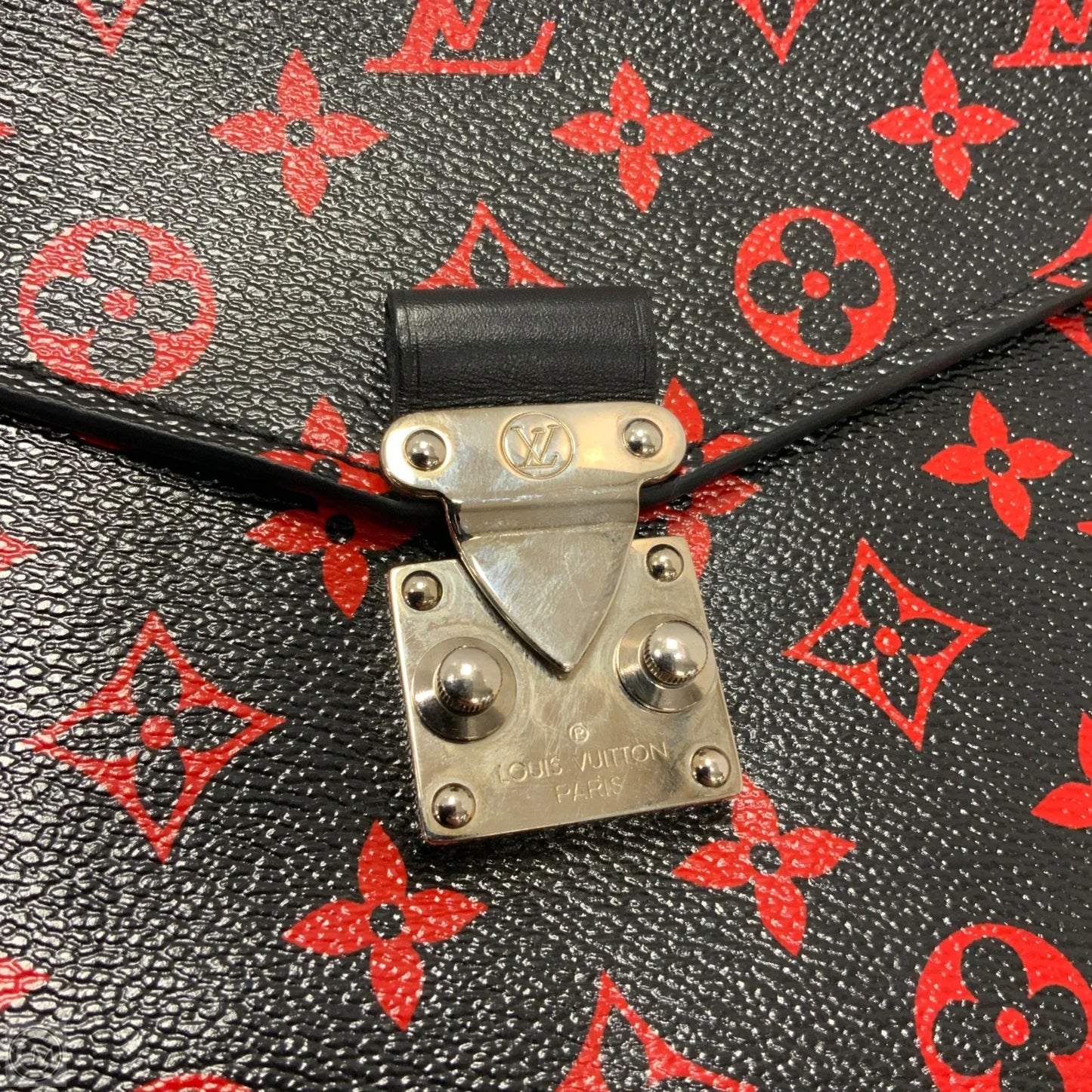 Handbag Luxury Designer By Louis Vuitton, Size: Medium