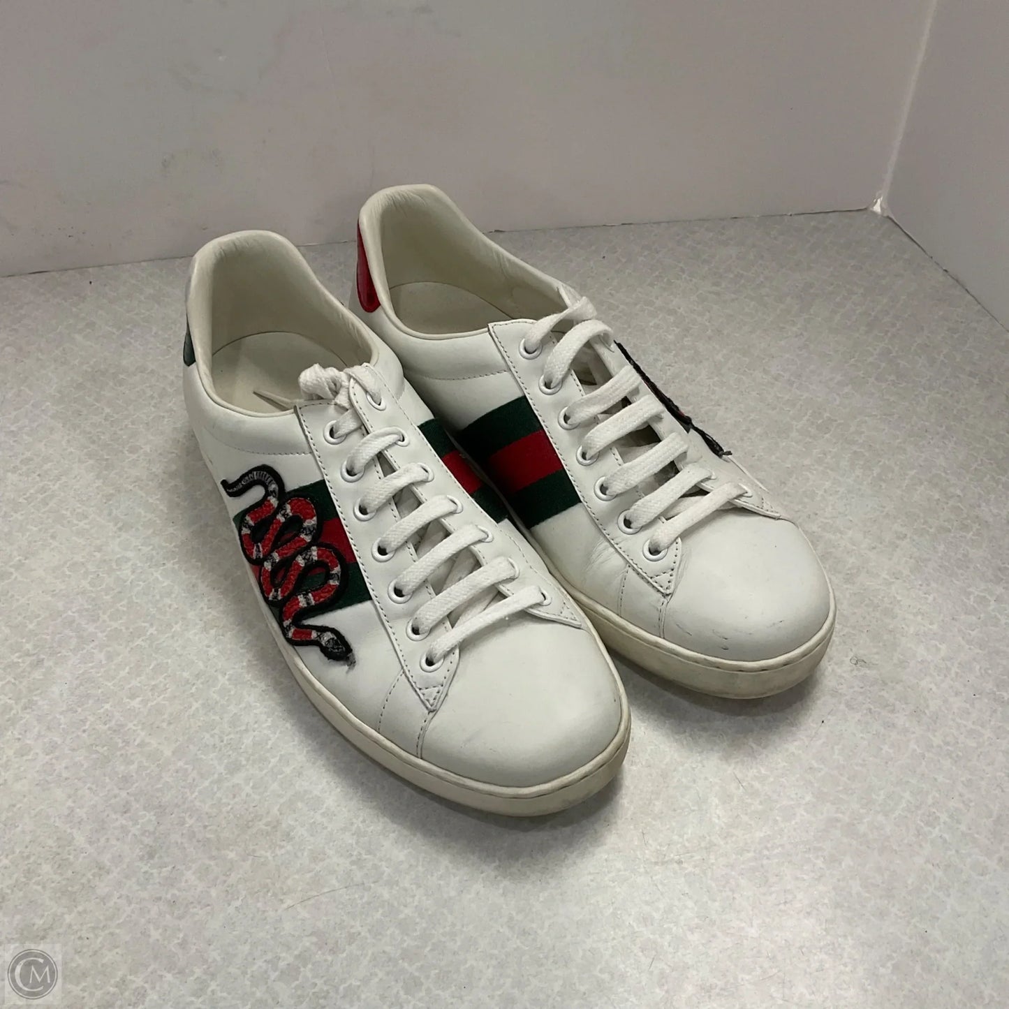 Shoes Luxury Designer By Gucci In White, Size: 9