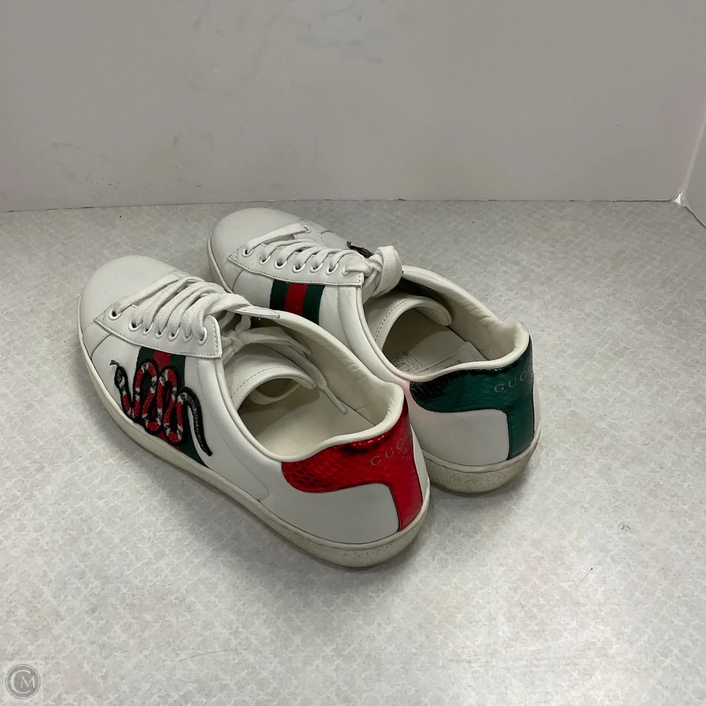 Shoes Luxury Designer By Gucci In White, Size: 9