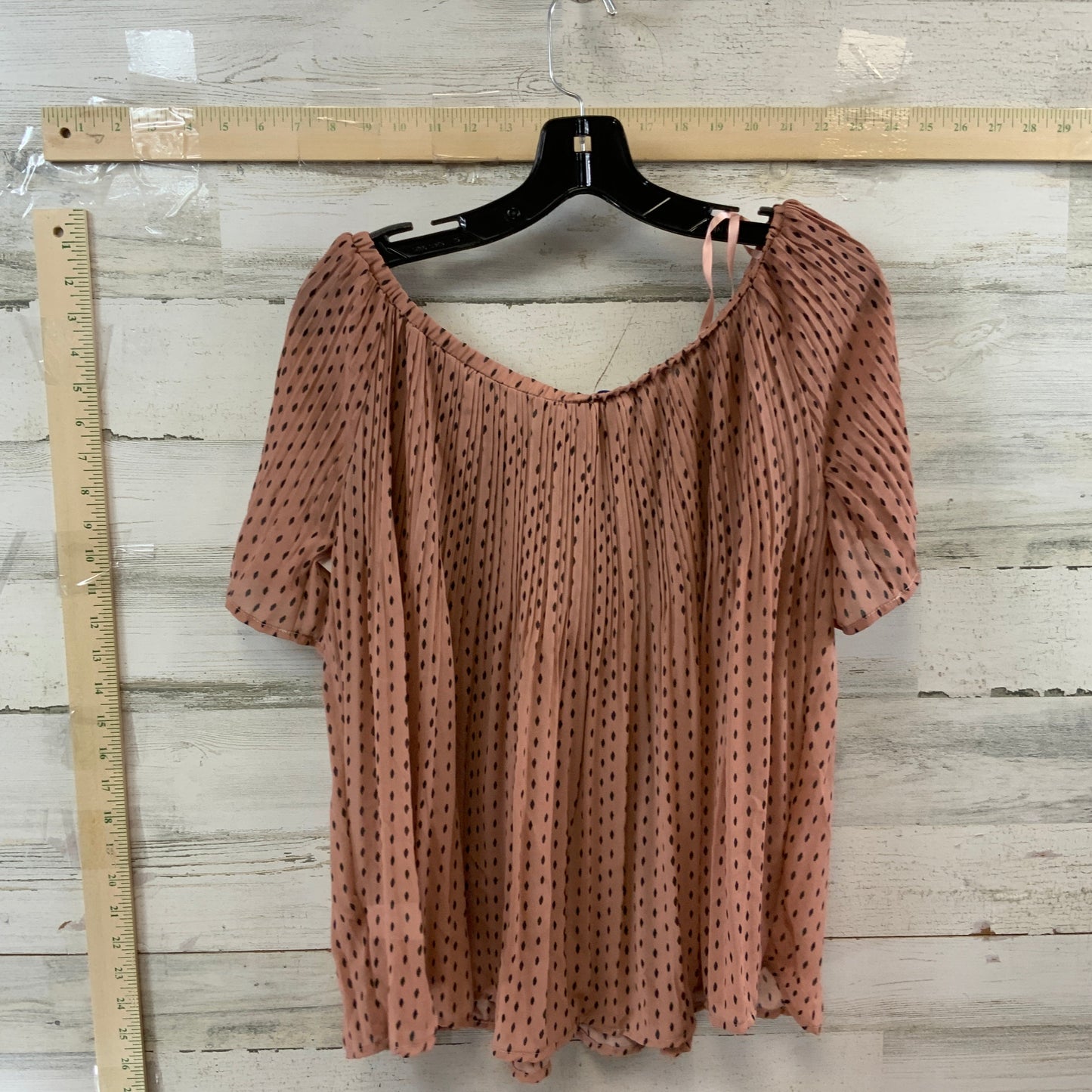 Top Short Sleeve By She + Sky  Size: M
