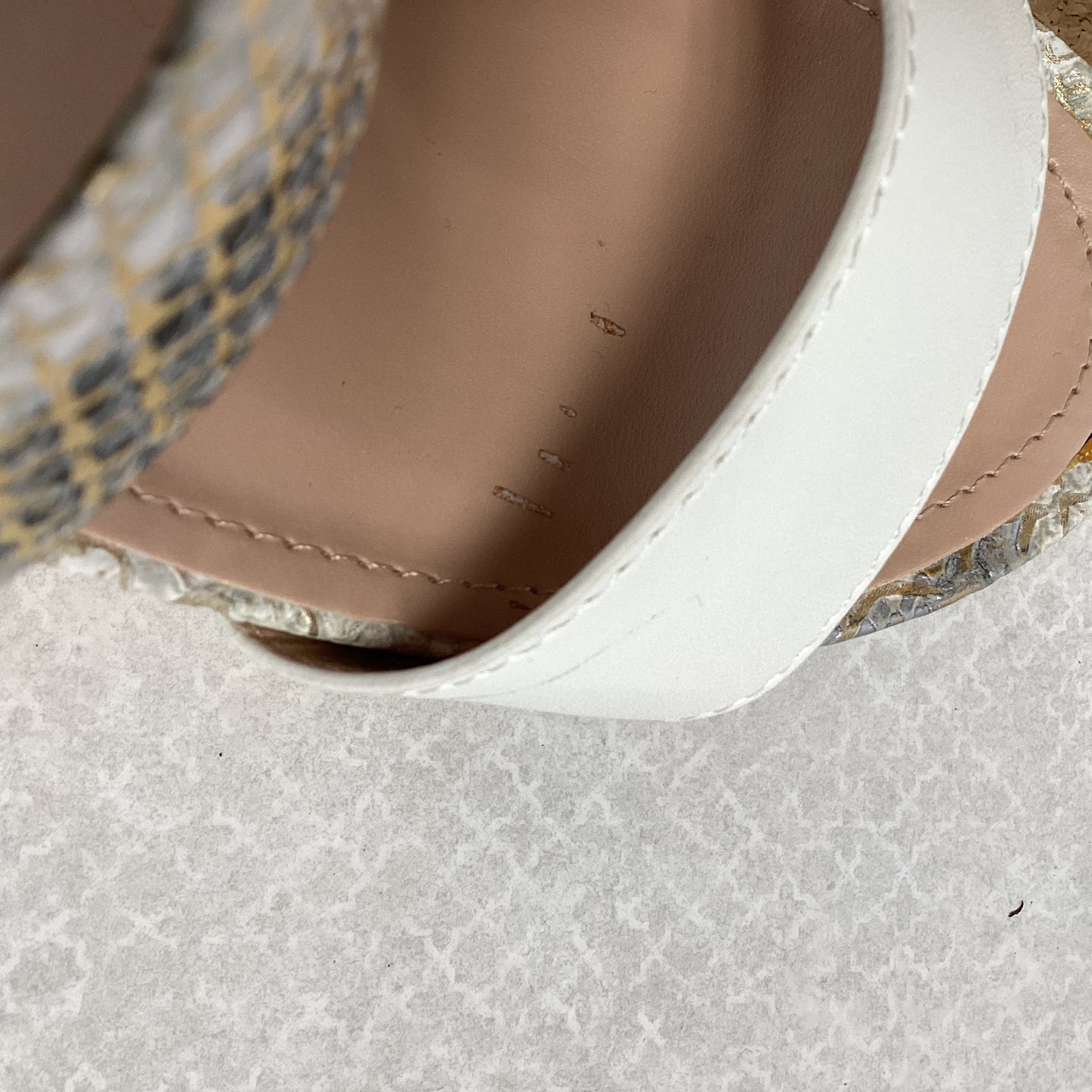 White Sandals Heels Wedge Via Pinky, Size 7.5