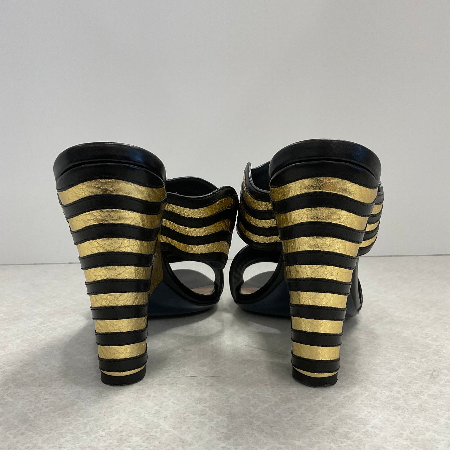 Black & Gold Shoes Luxury Designer Fendi, Size 7.5