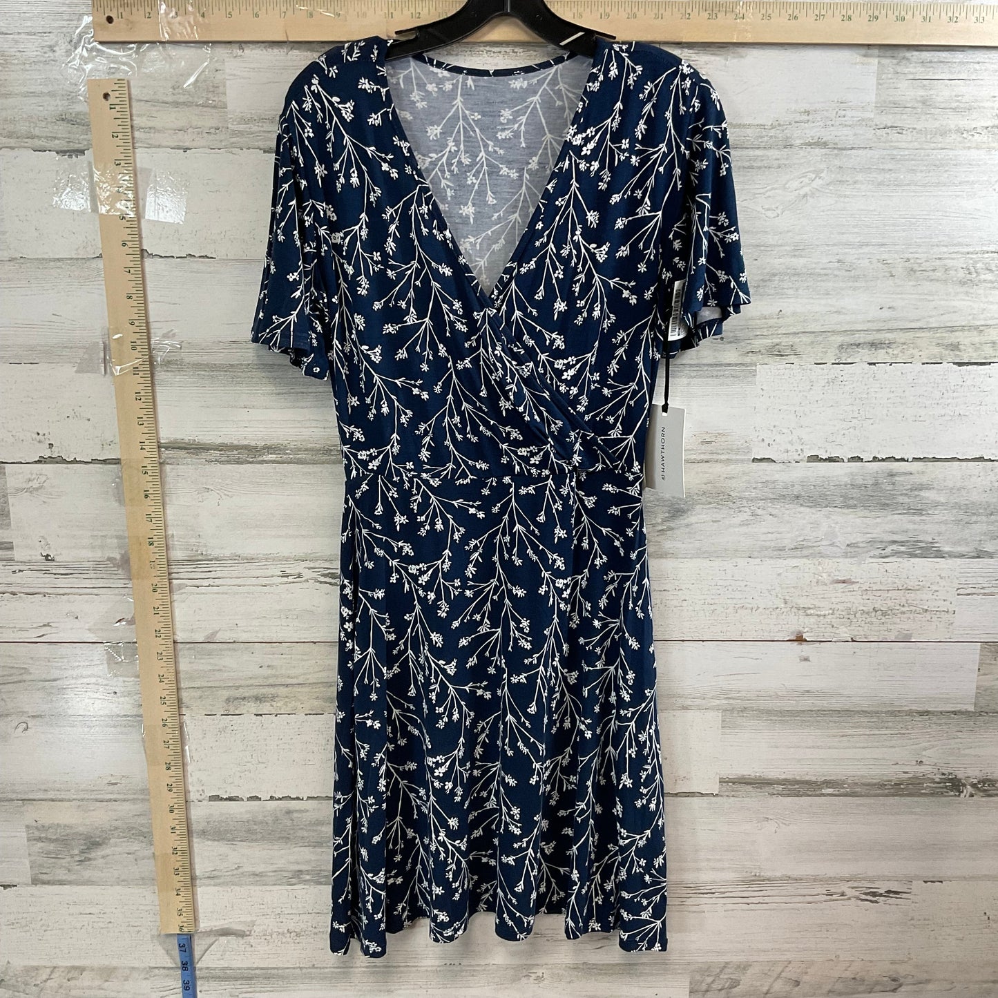 Blue & White Dress Casual Short 41 Hawthorn, Size S