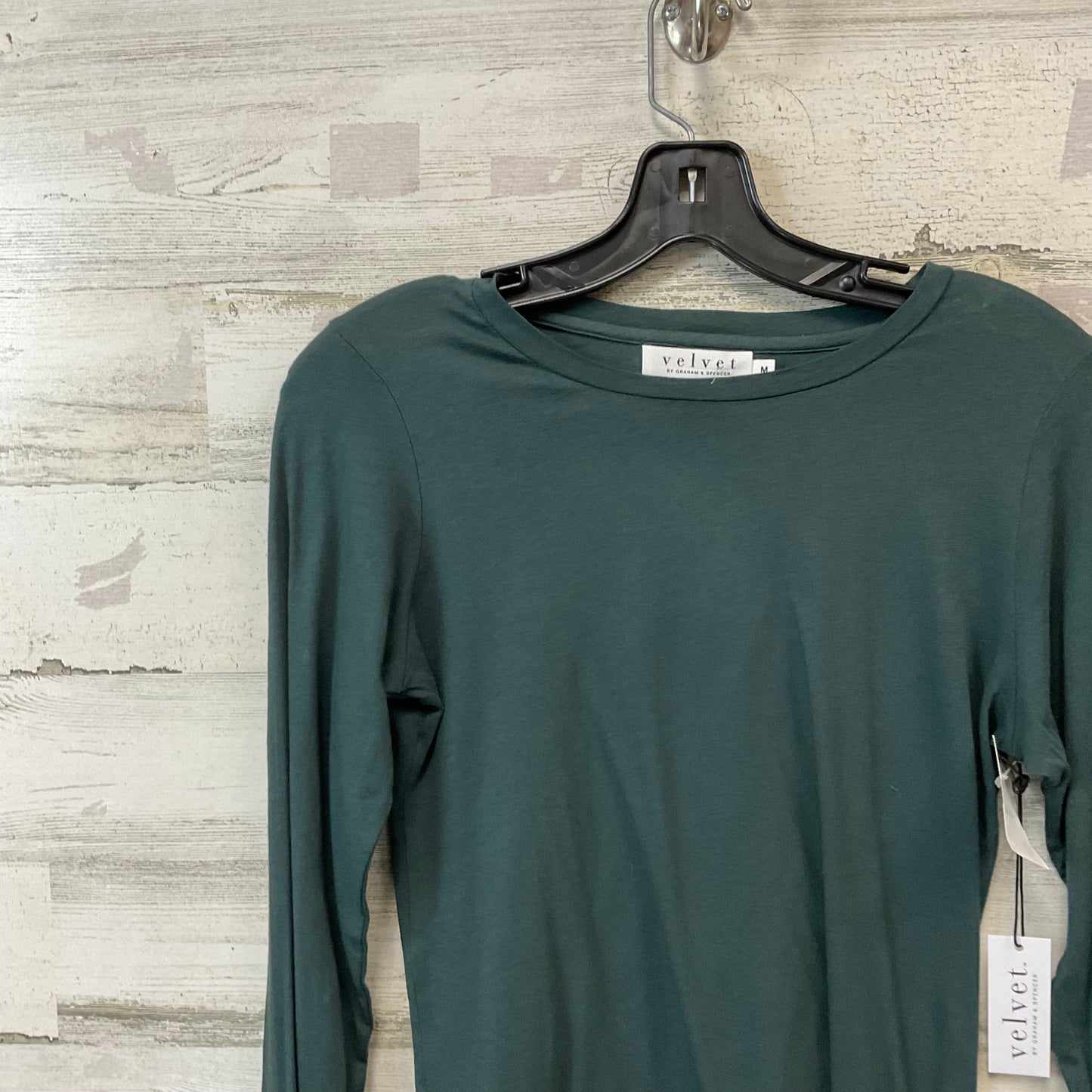 Top Long Sleeve Basic By Velvet By Graham & Spencer In Green, Size: M