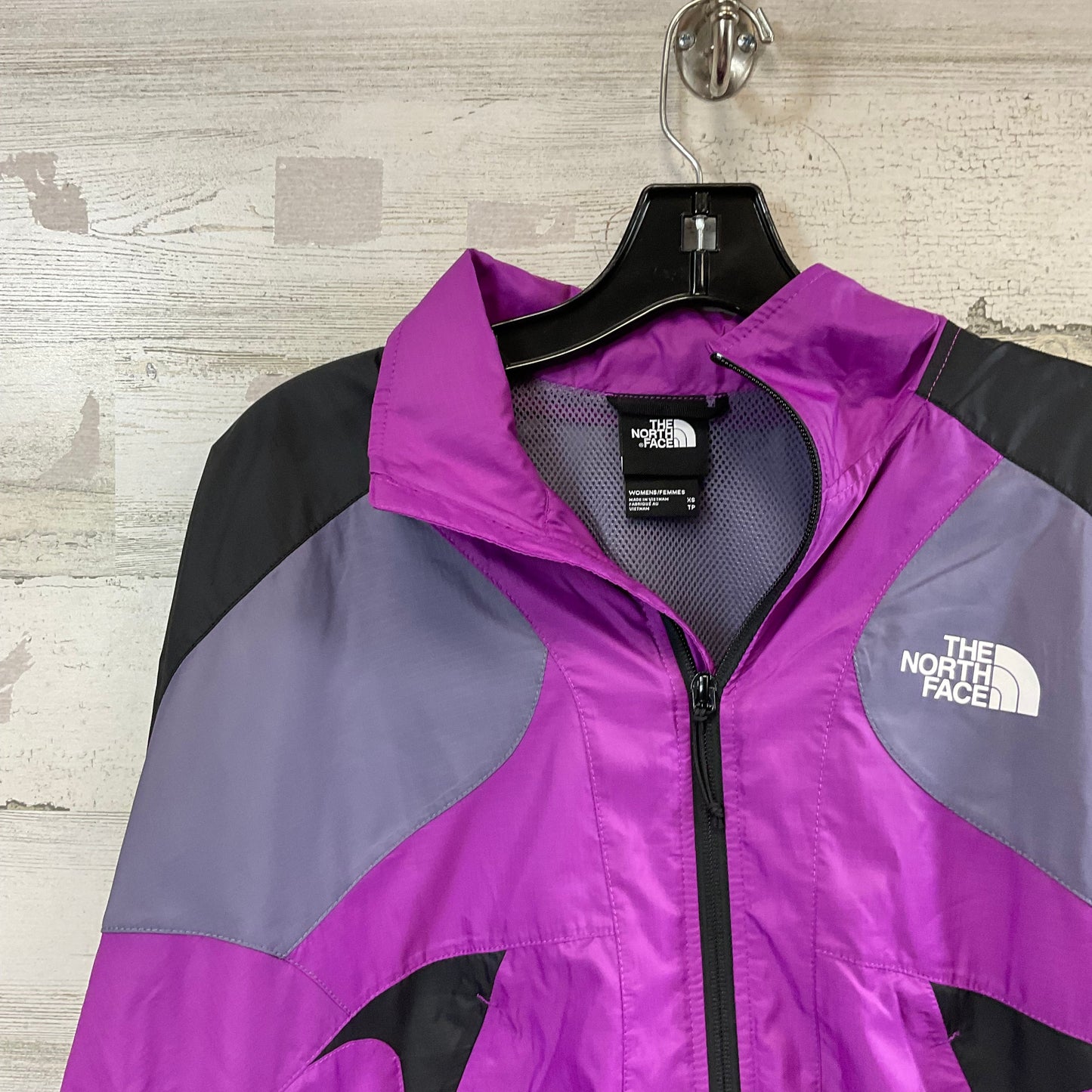 Jacket Windbreaker By The North Face In Purple, Size: Xs