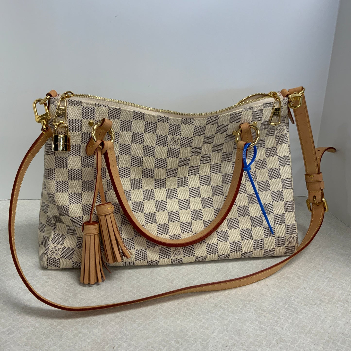 Handbag Luxury Designer By Louis Vuitton, Size: Large