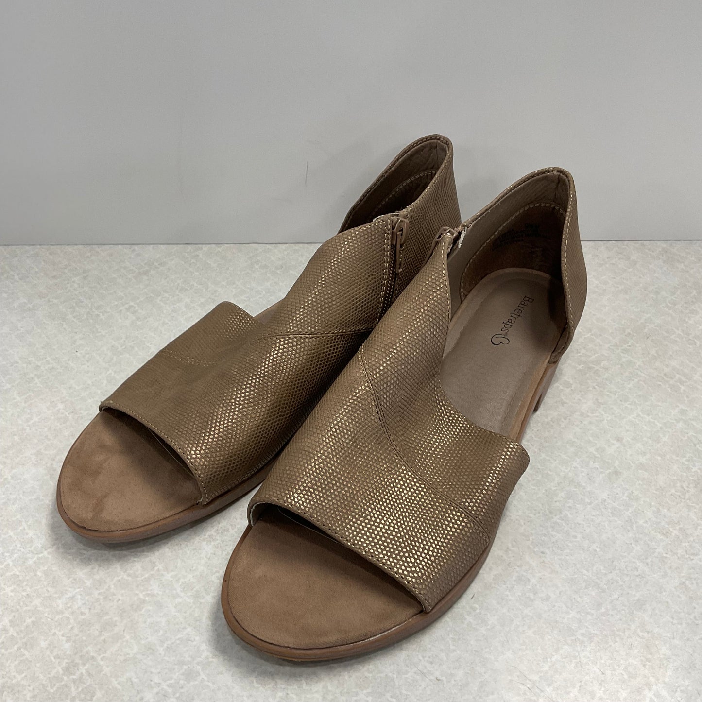 Shoes Flats By Bare Traps  Size: 9.5
