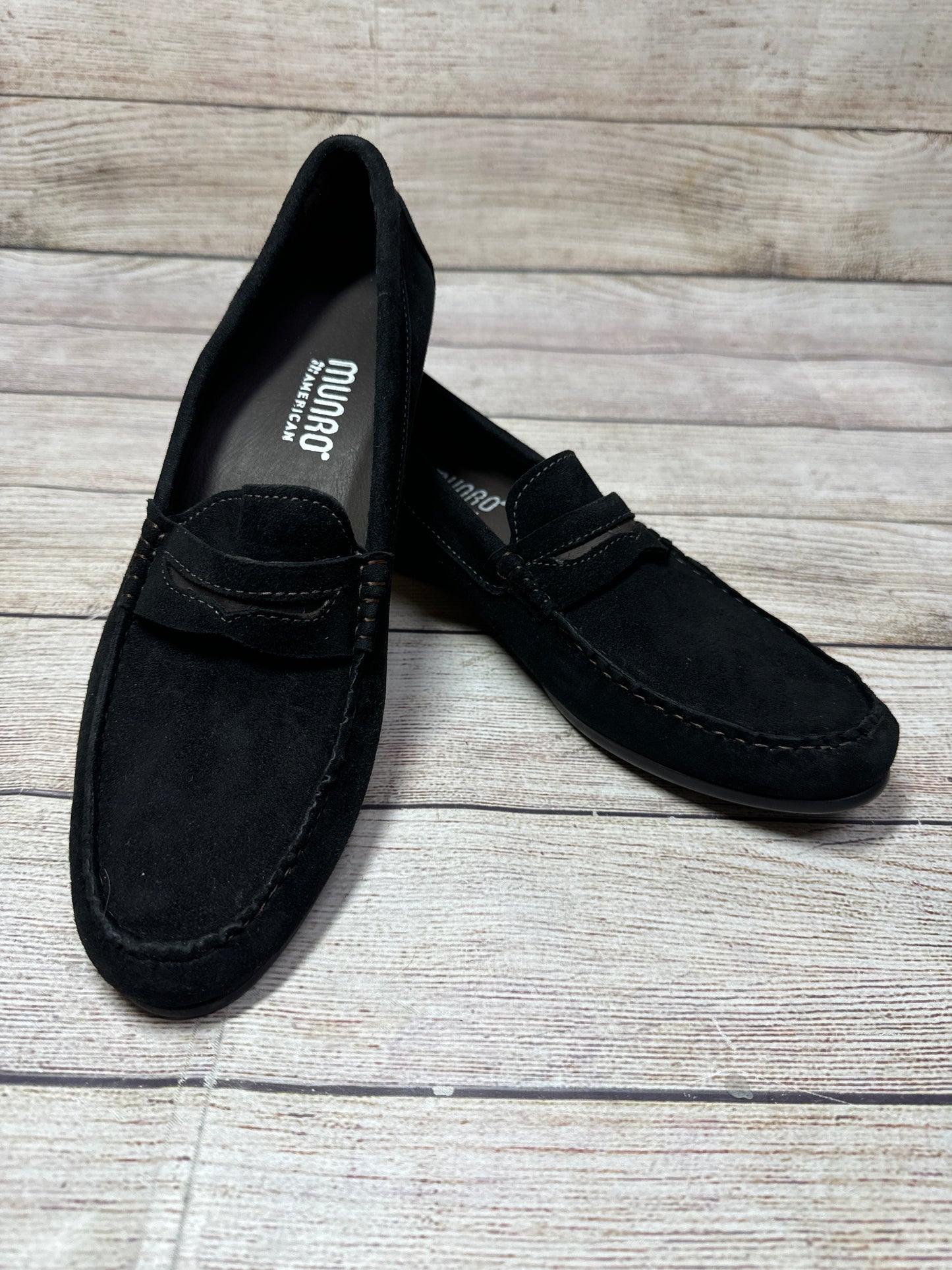 Shoes Flats By Munro In Black, Size: 9.5