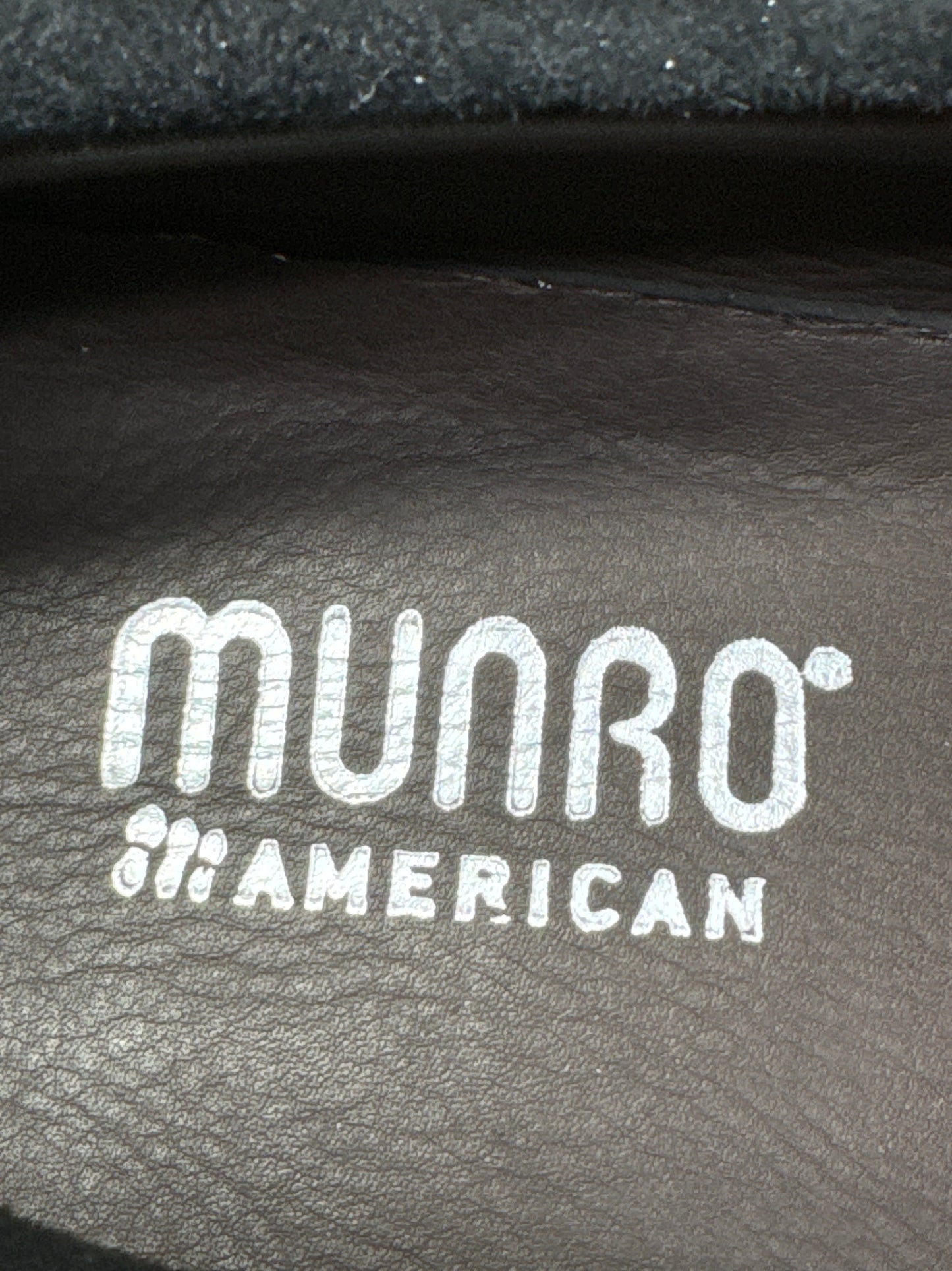 Shoes Flats By Munro In Black, Size: 9.5