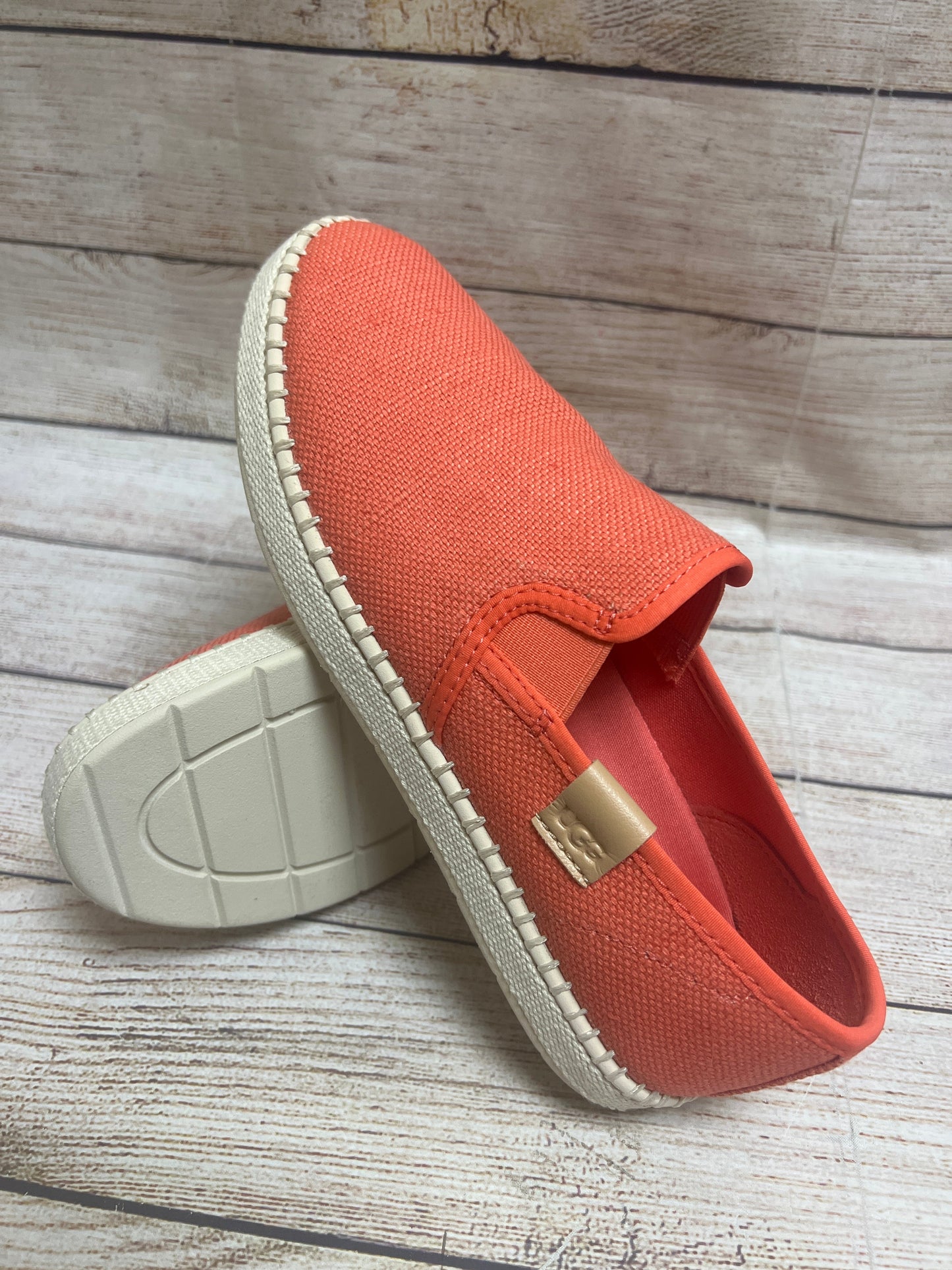 Coral Shoes Flats Ugg, Size 8