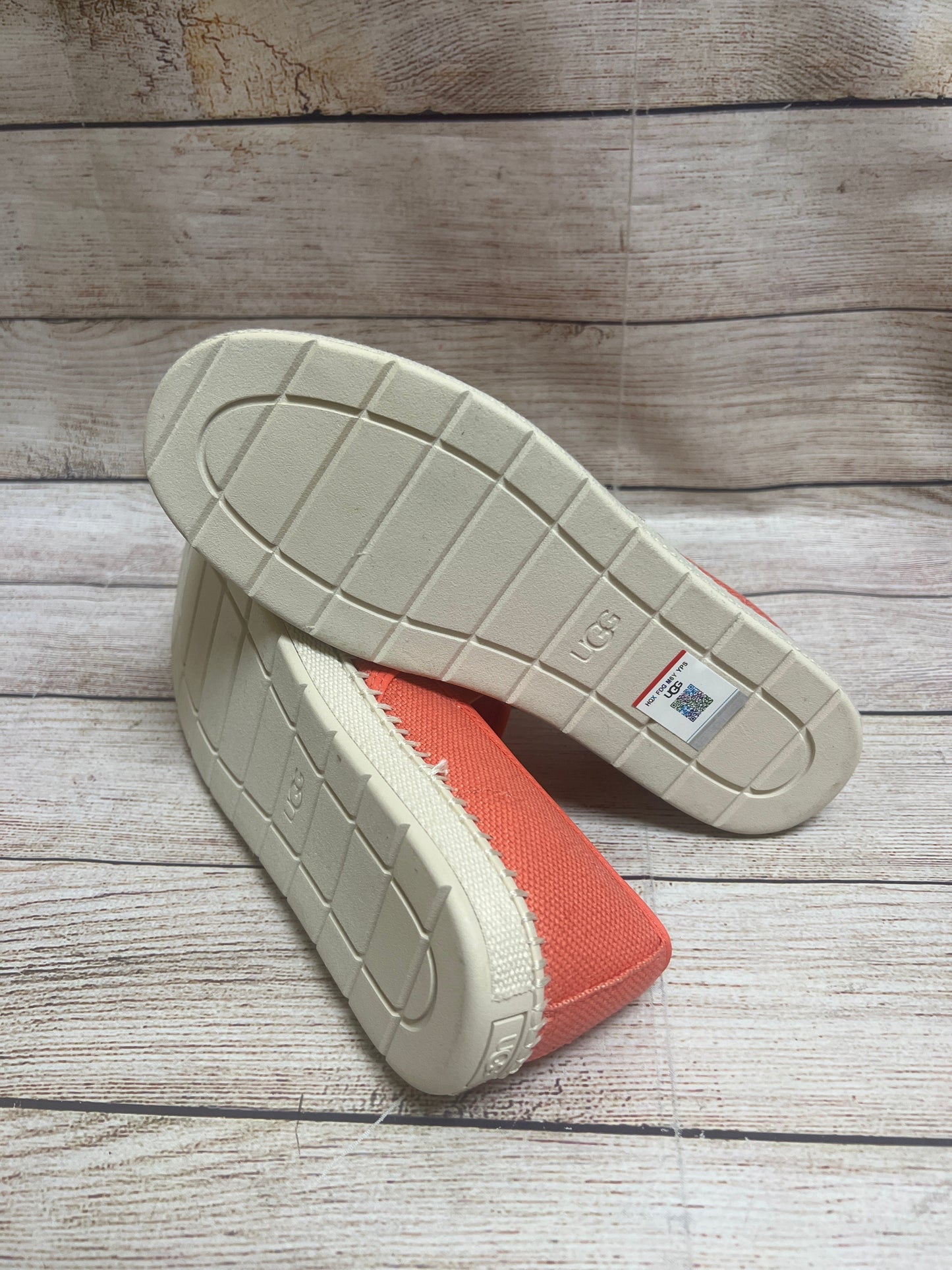 Coral Shoes Flats Ugg, Size 8