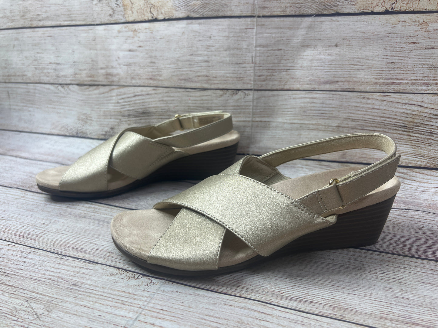 Gold Sandals Heels Wedge Vionic, Size 7.5
