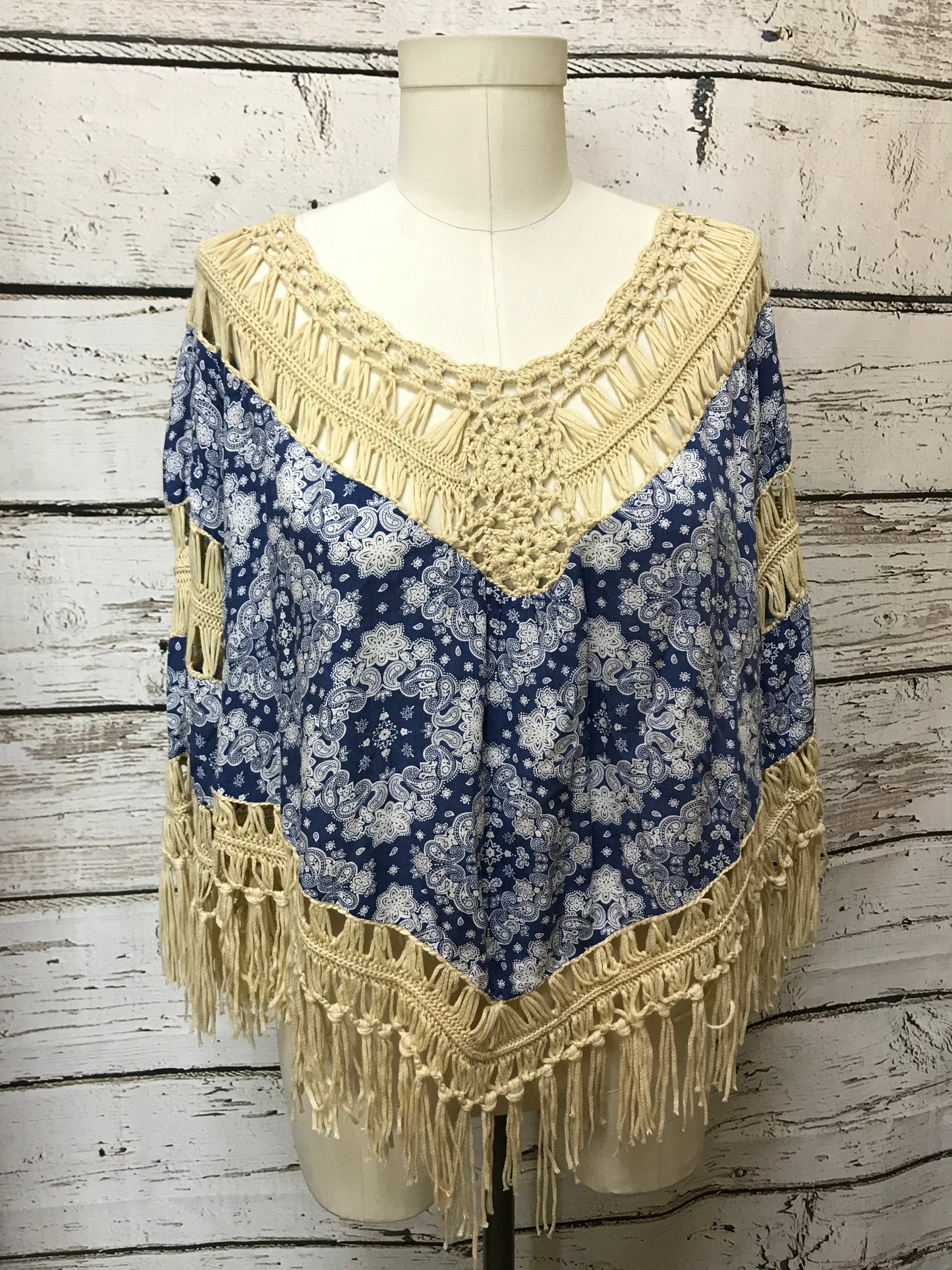 Blue & Cream Top 3/4 Sleeve Clothes Mentor, Size S