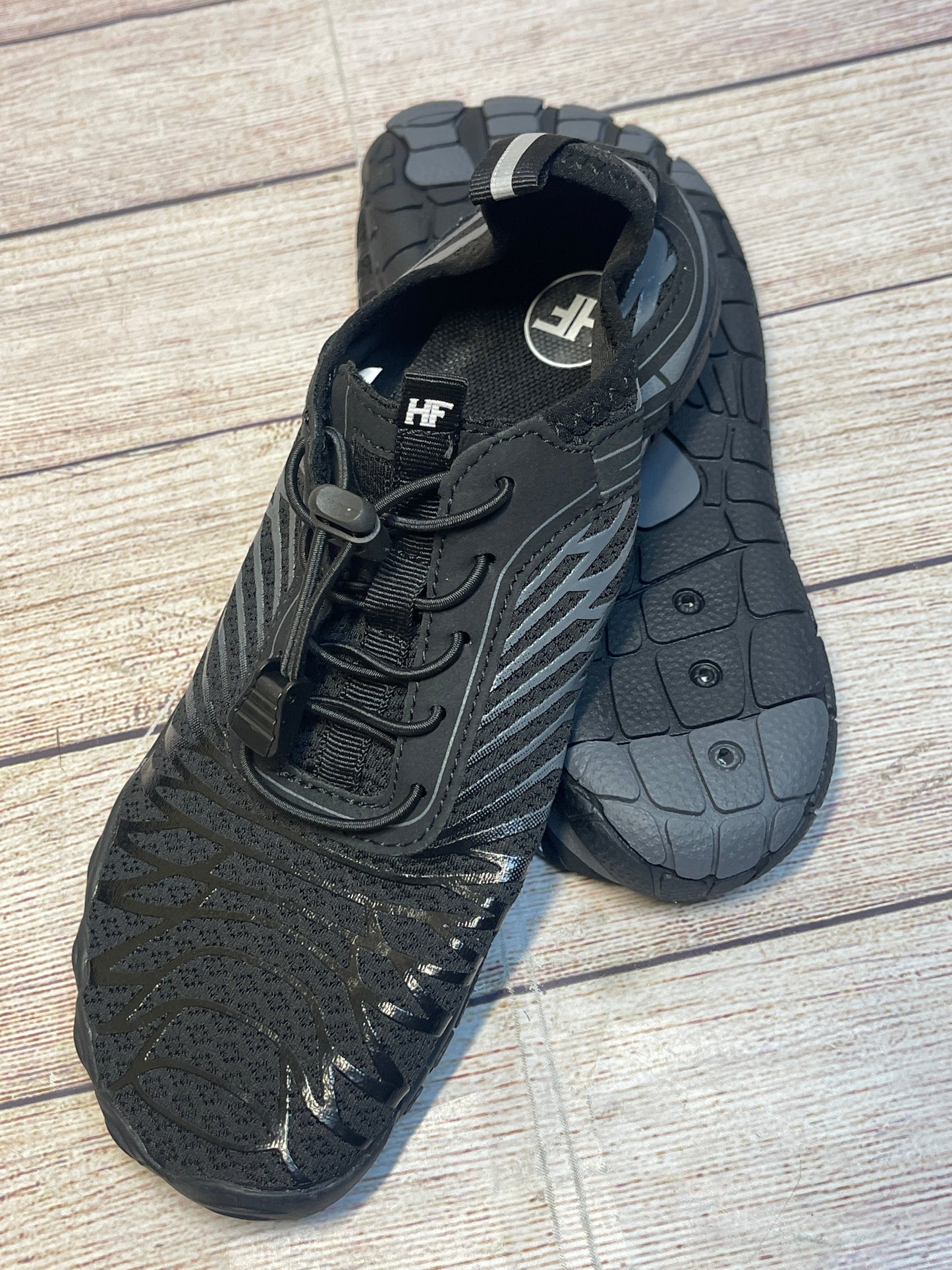 Shoes Athletic By Cmb In Black, Size: 8.5