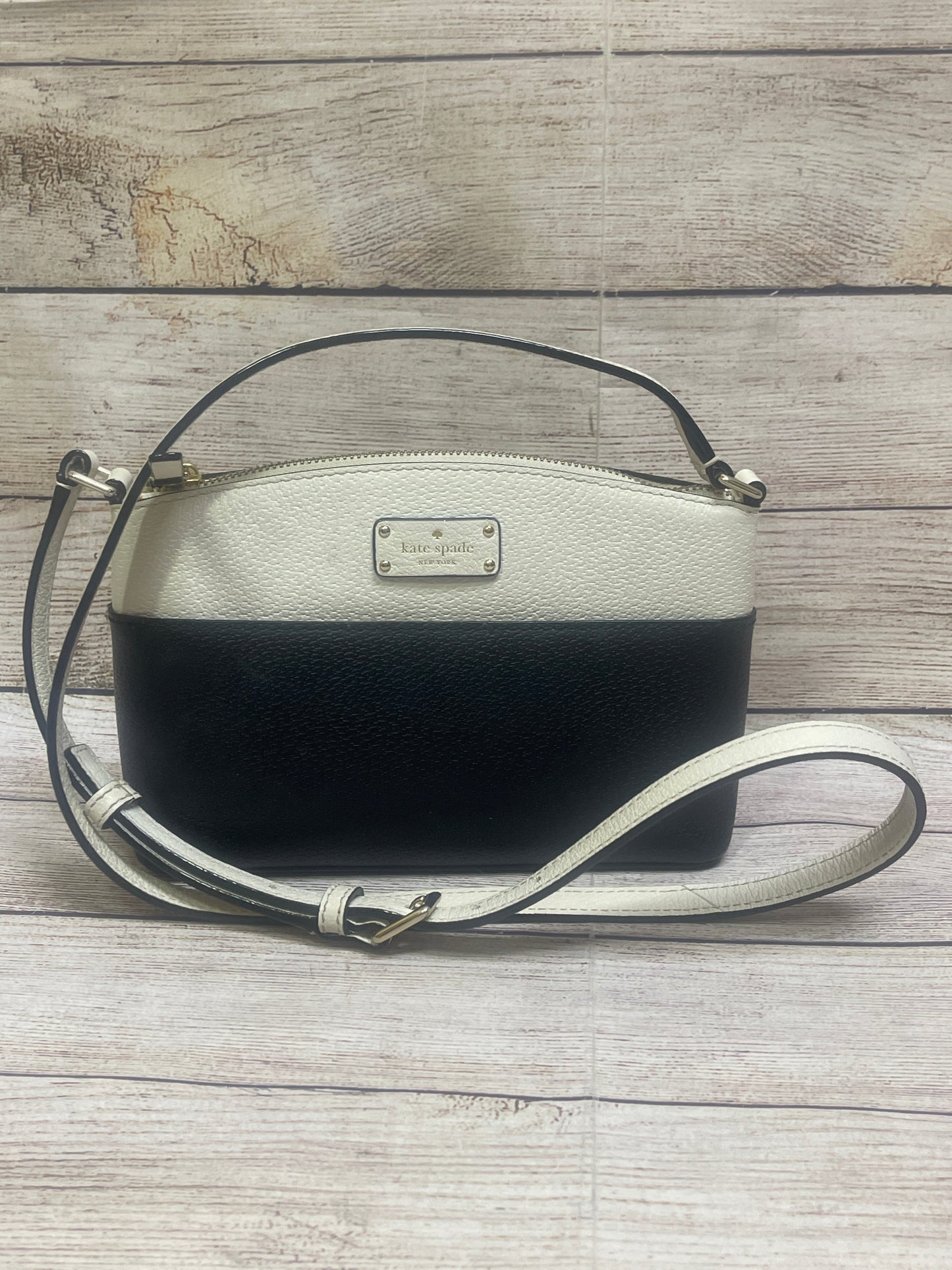 Crossbody Designer By Kate Spade, Size: Medium