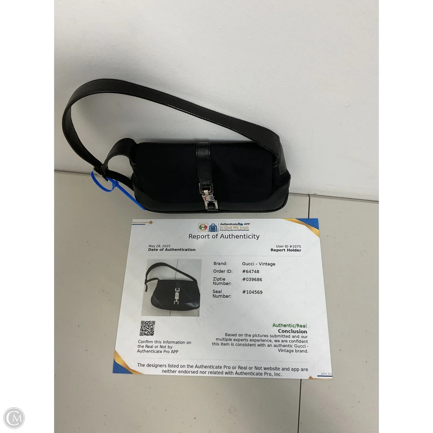 Handbag Luxury Designer By Gucci, Size: Small