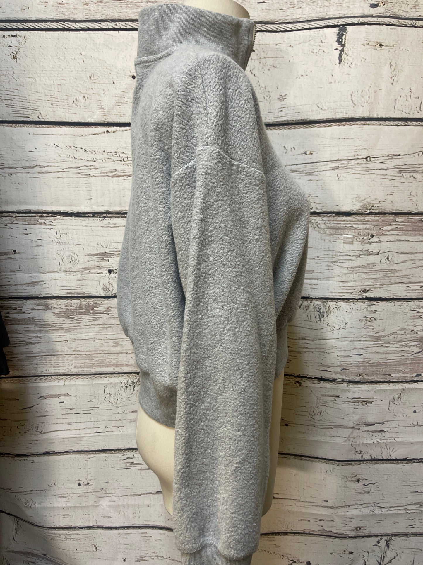 Sweatshirt Collar By Clothes Mentor In Grey, Size: L