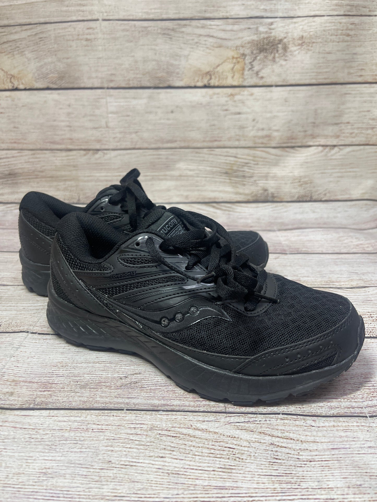 Shoes Athletic By Sacouny In Black, Size: 7.5