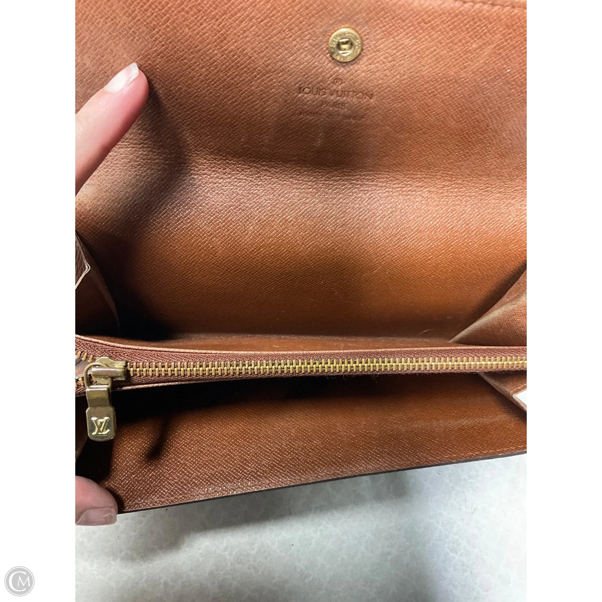 Wallet Luxury Designer By Louis Vuitton, Size: Medium