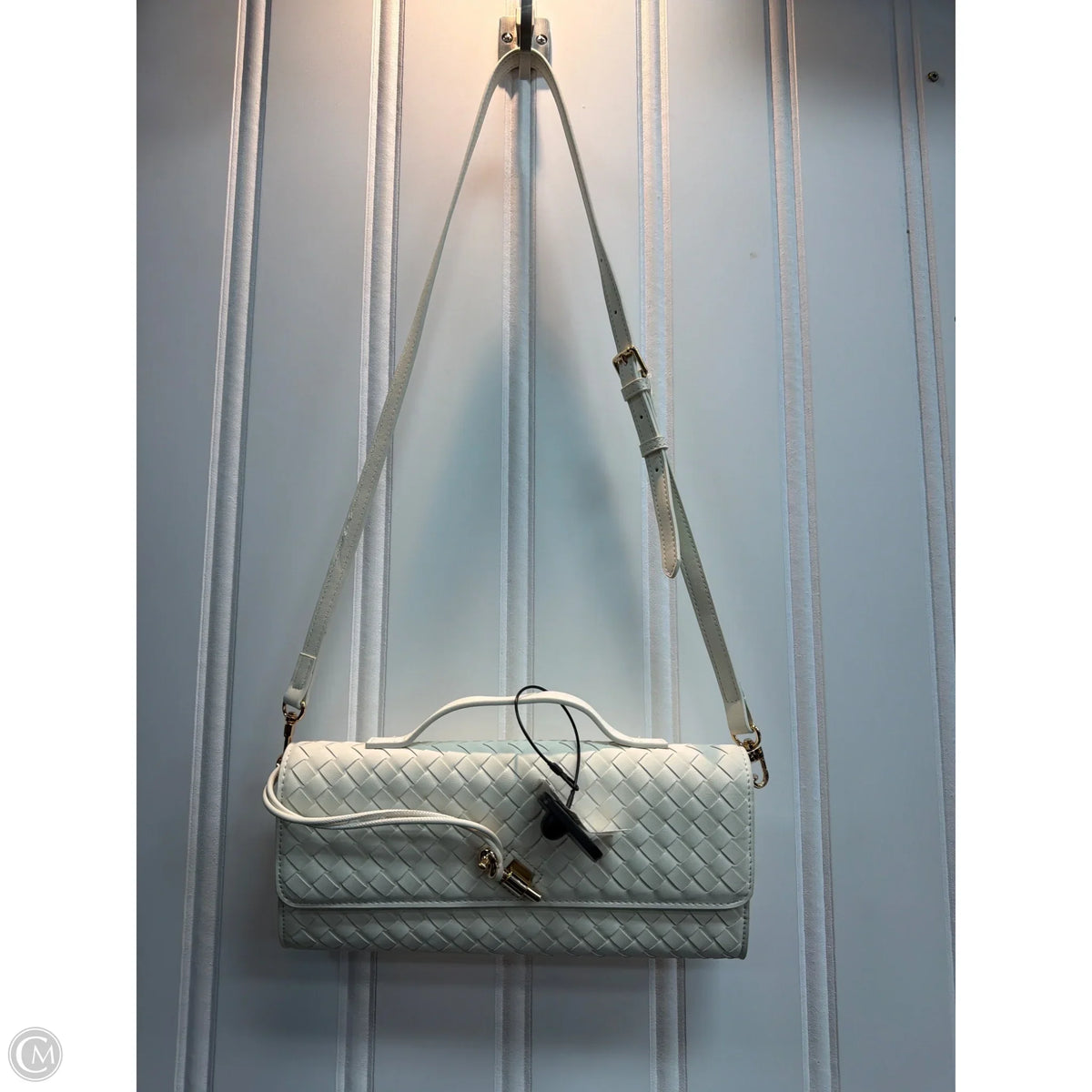 Crossbody By Clothes Mentor, Size: Medium