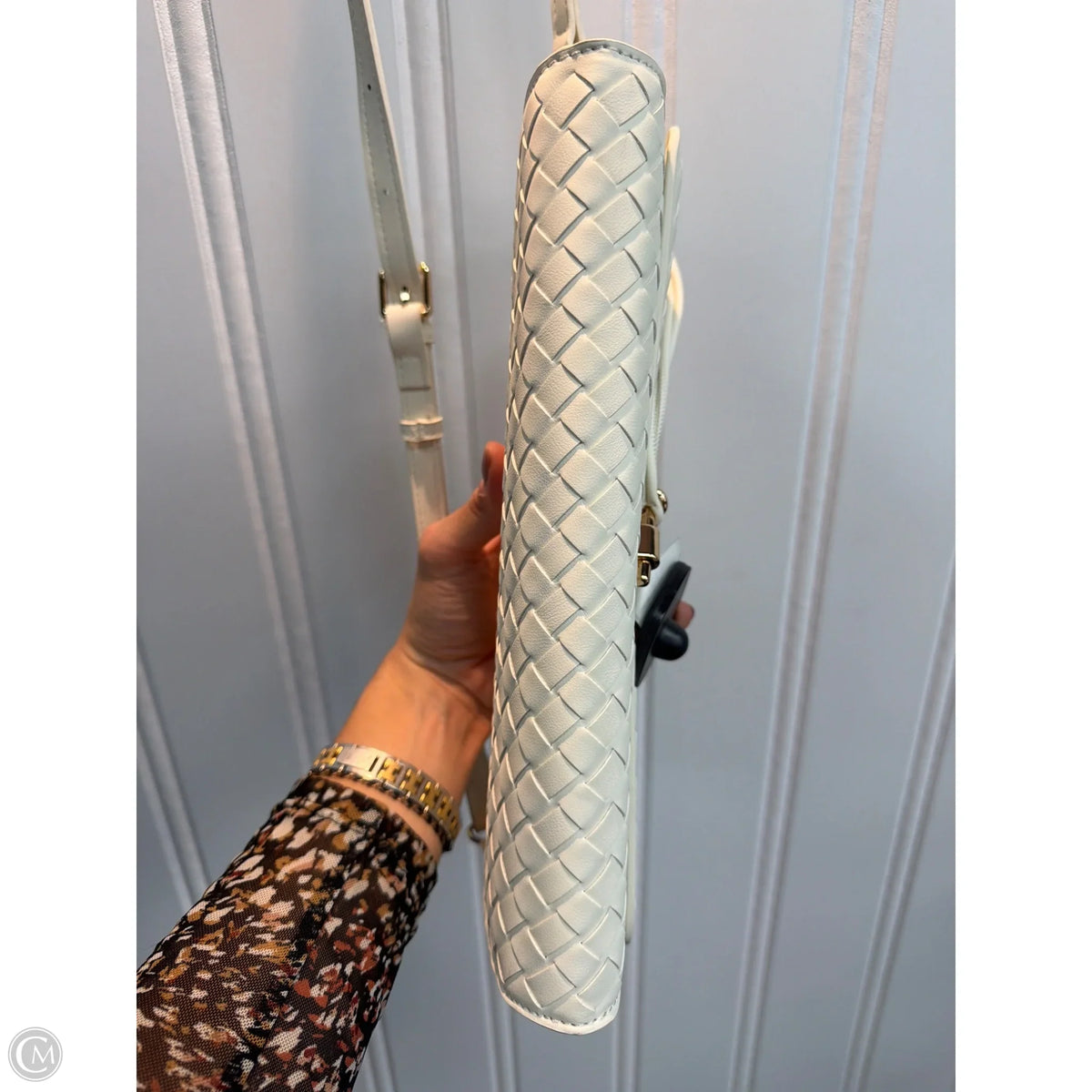 Crossbody By Clothes Mentor, Size: Medium