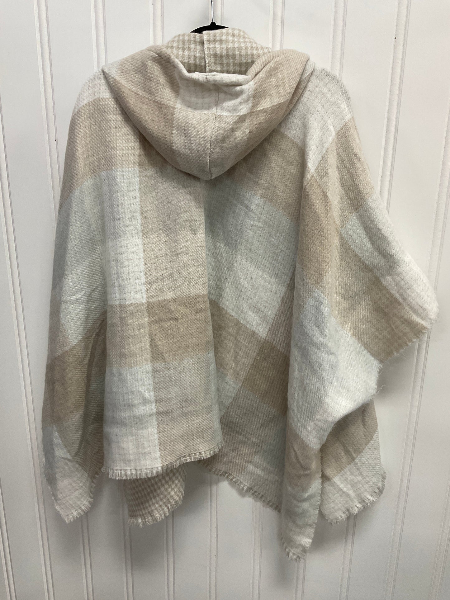 Poncho By Coco And Carmen In Cream, Size: Osfm