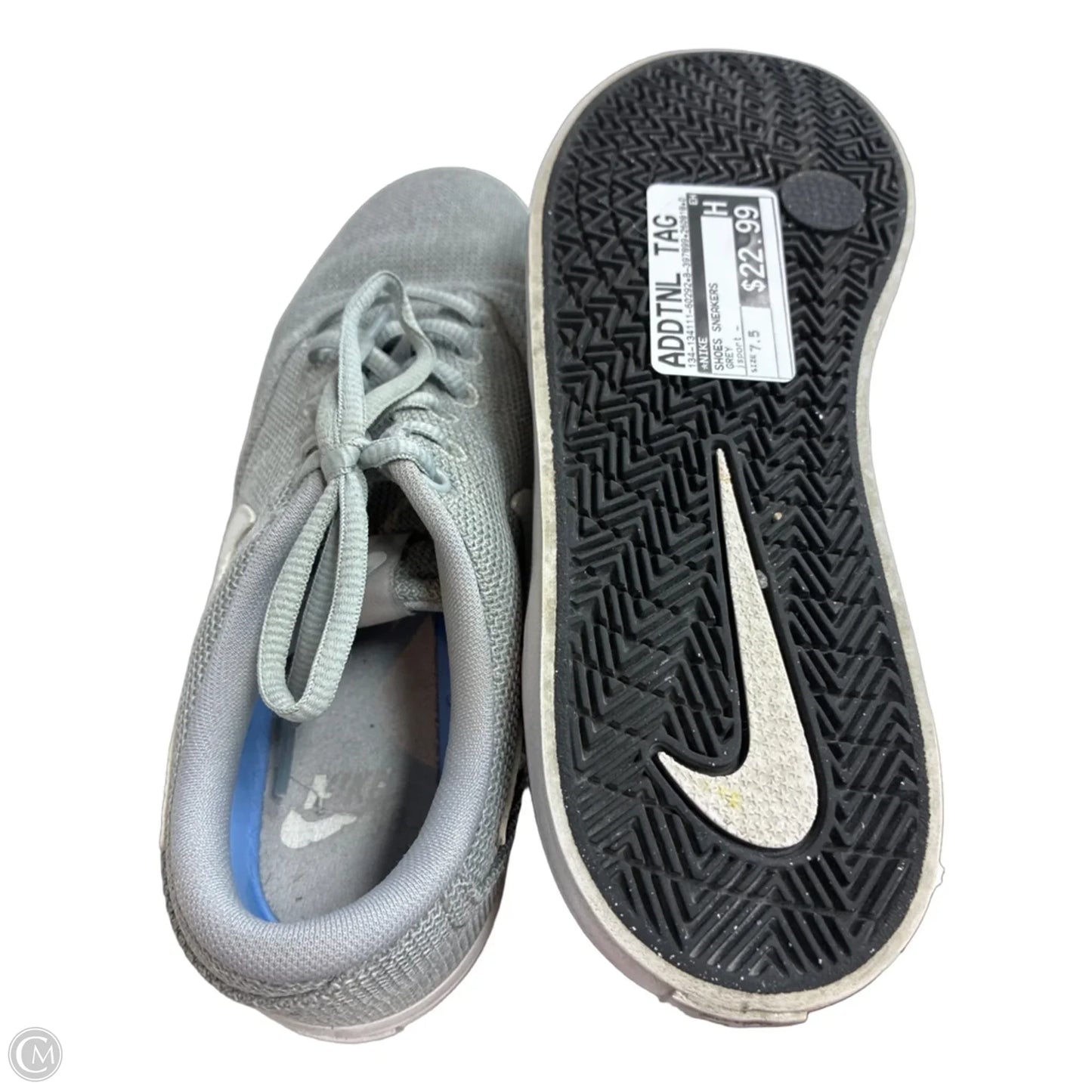 Shoes Sneakers By Nike In Grey, Size: 7.5