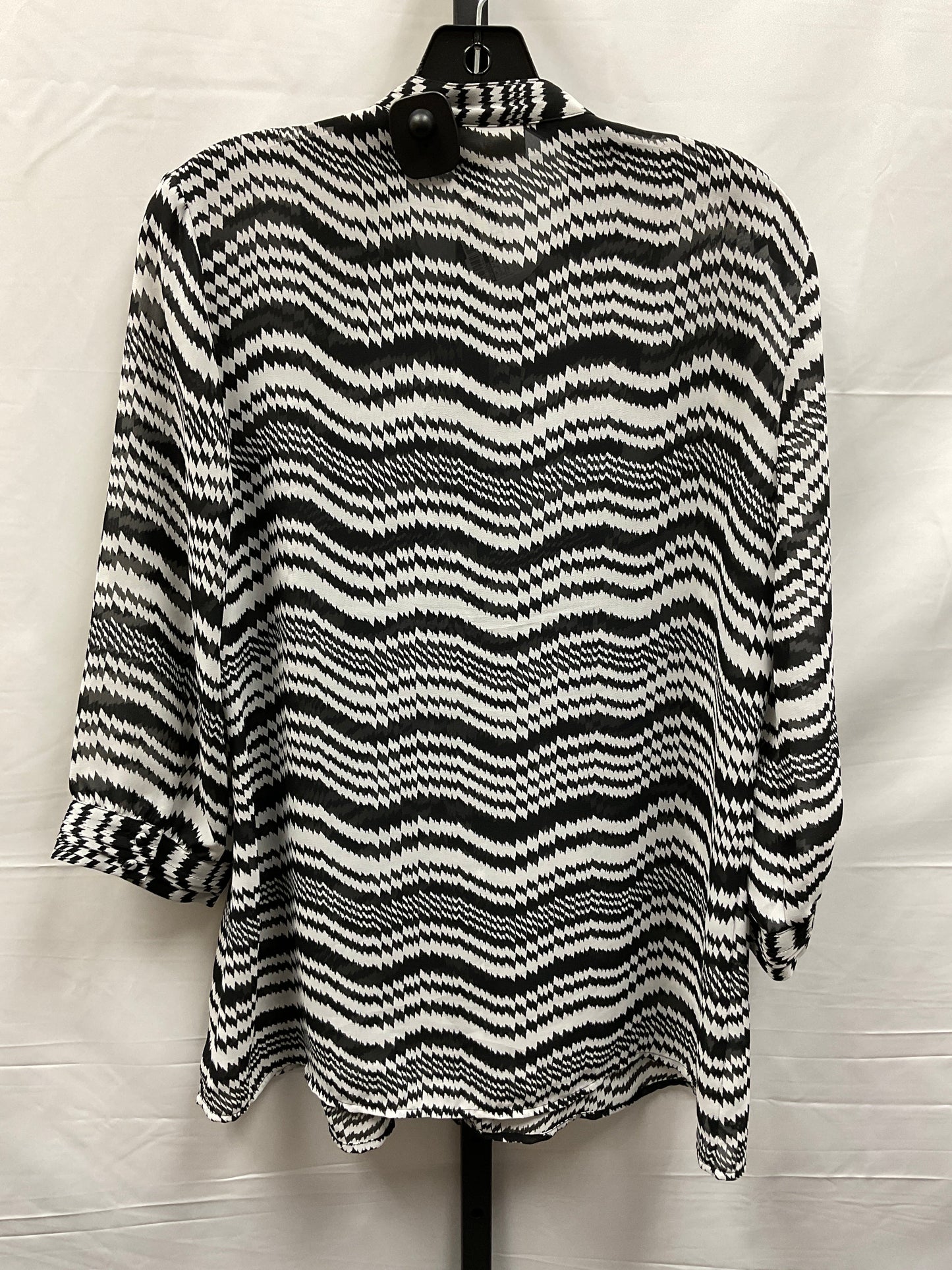 Black & White Top 3/4 Sleeve Chicos, Size M