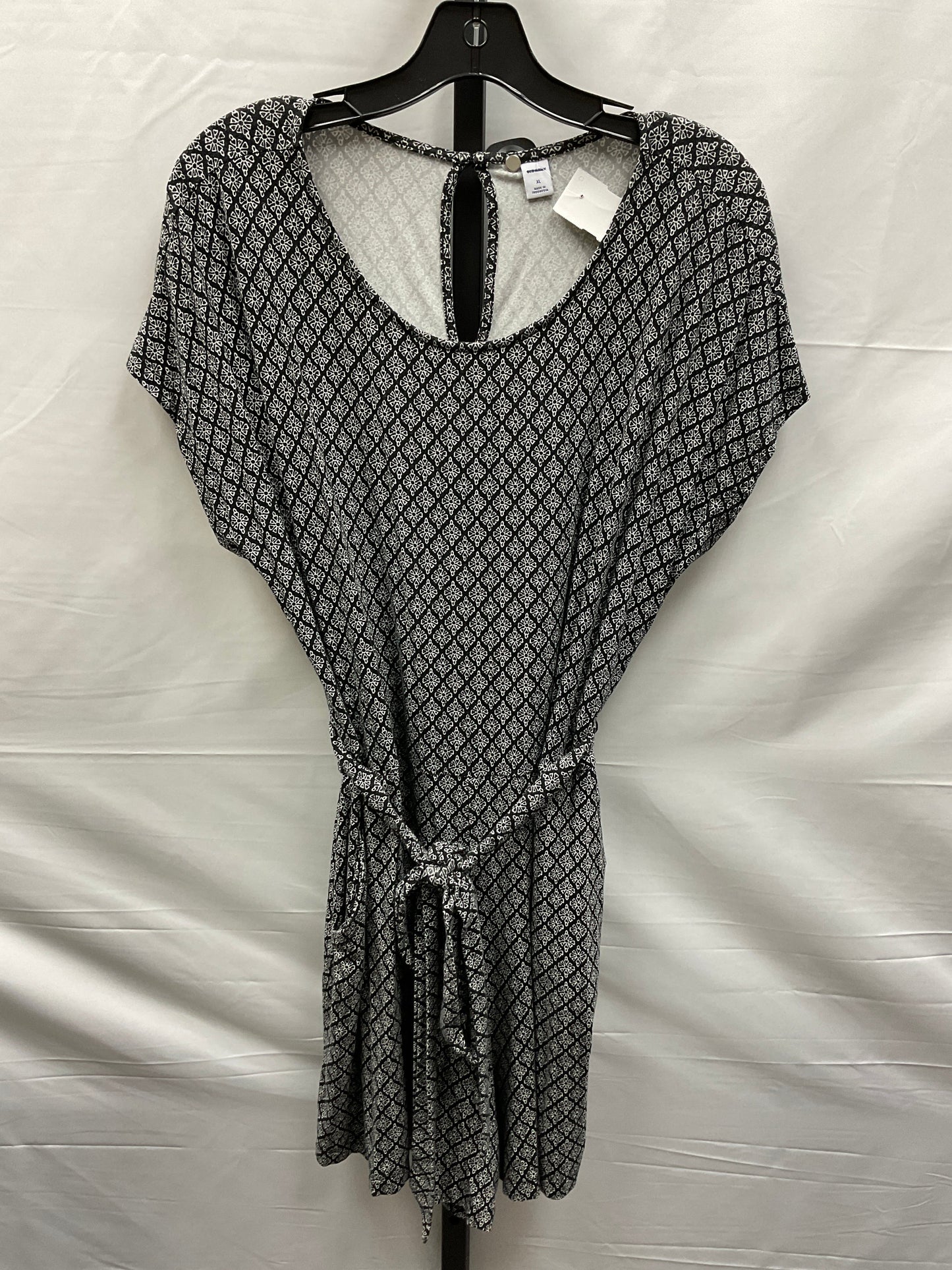 Black & White Romper Old Navy, Size Xl