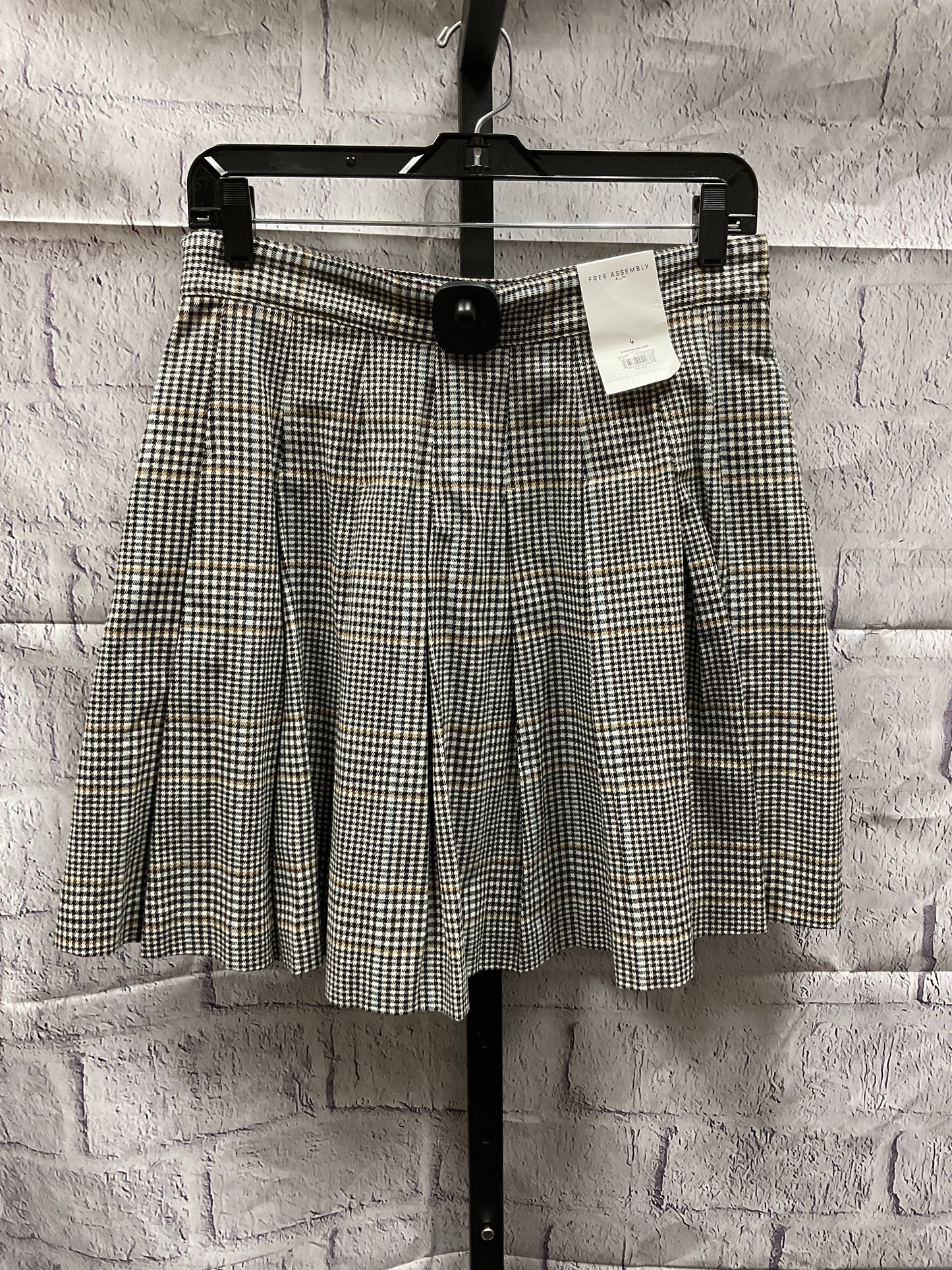 Skirt Mini & Short By Clothes Mentor  Size: 4