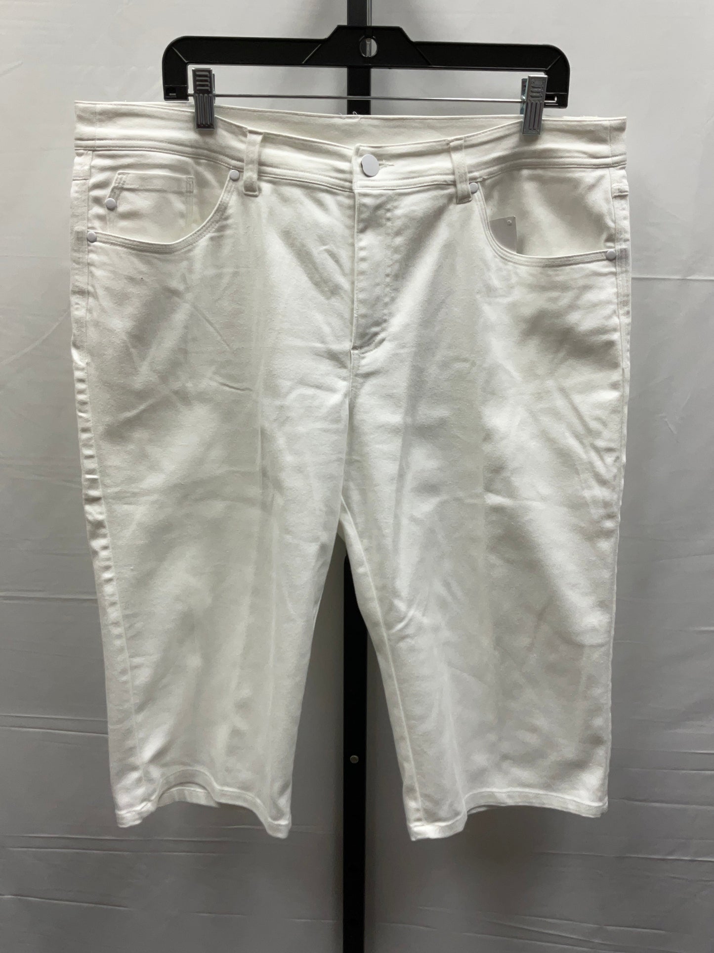 White Shorts Christopher And Banks, Size 16