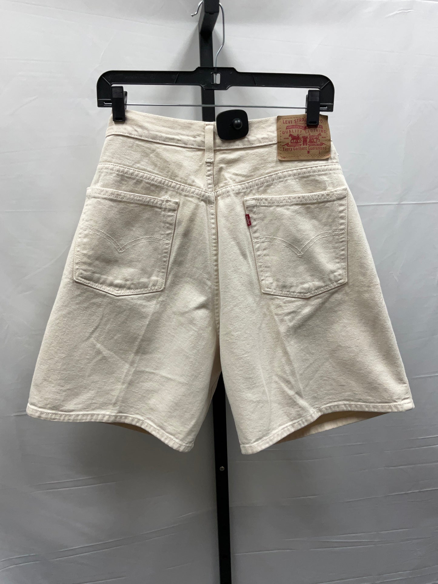 Beige Shorts Levis, Size 16