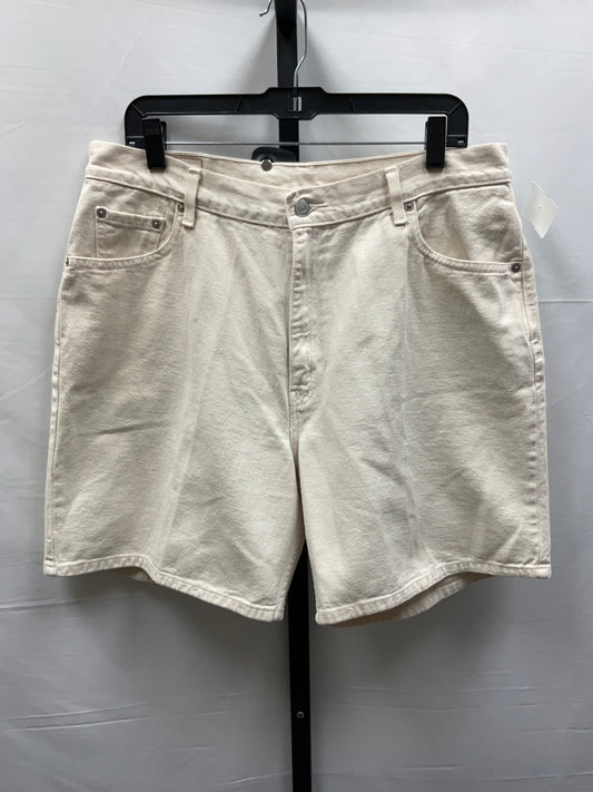 Beige Shorts Levis, Size 16