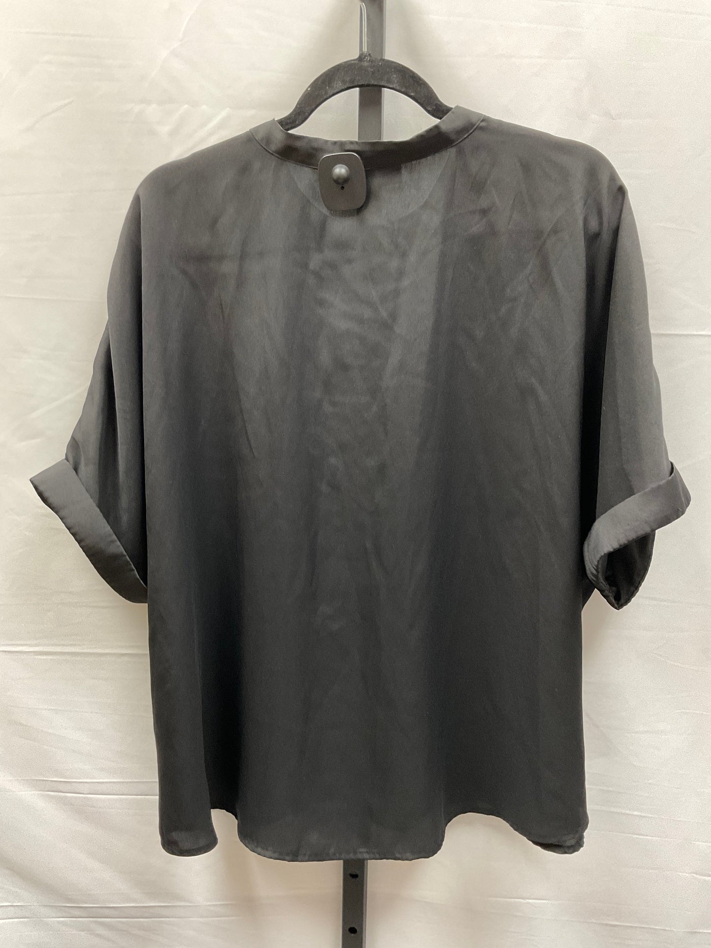 Black Top Short Sleeve Clothes Mentor, Size 1x