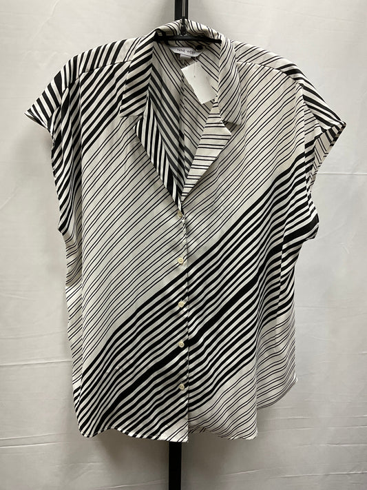 Top Short Sleeve By Nine West In Striped Pattern, Size: M