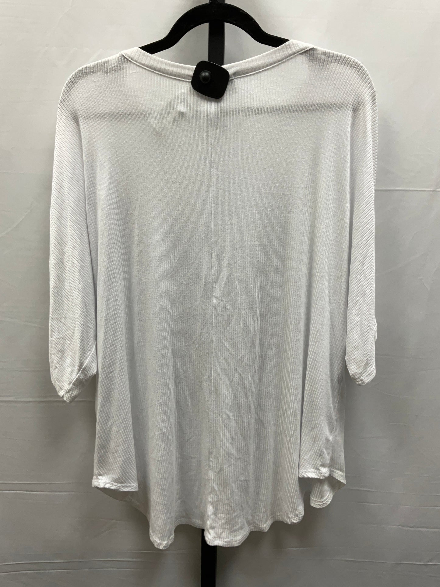 Top Short Sleeve By Kim & Cami In White, Size: 1x