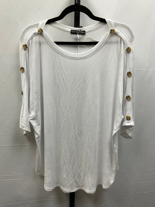 Top Short Sleeve By Kim & Cami In White, Size: 1x