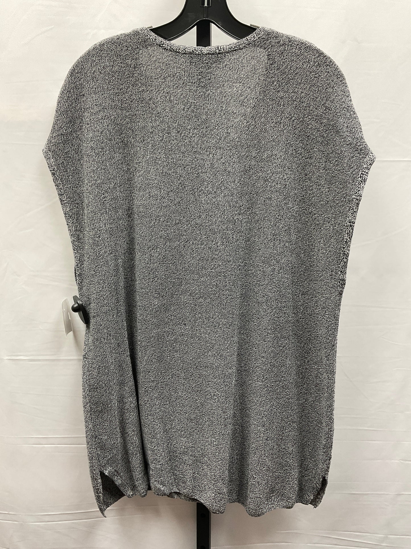 Top Short Sleeve By Coldwater Creek In Grey, Size: Xl