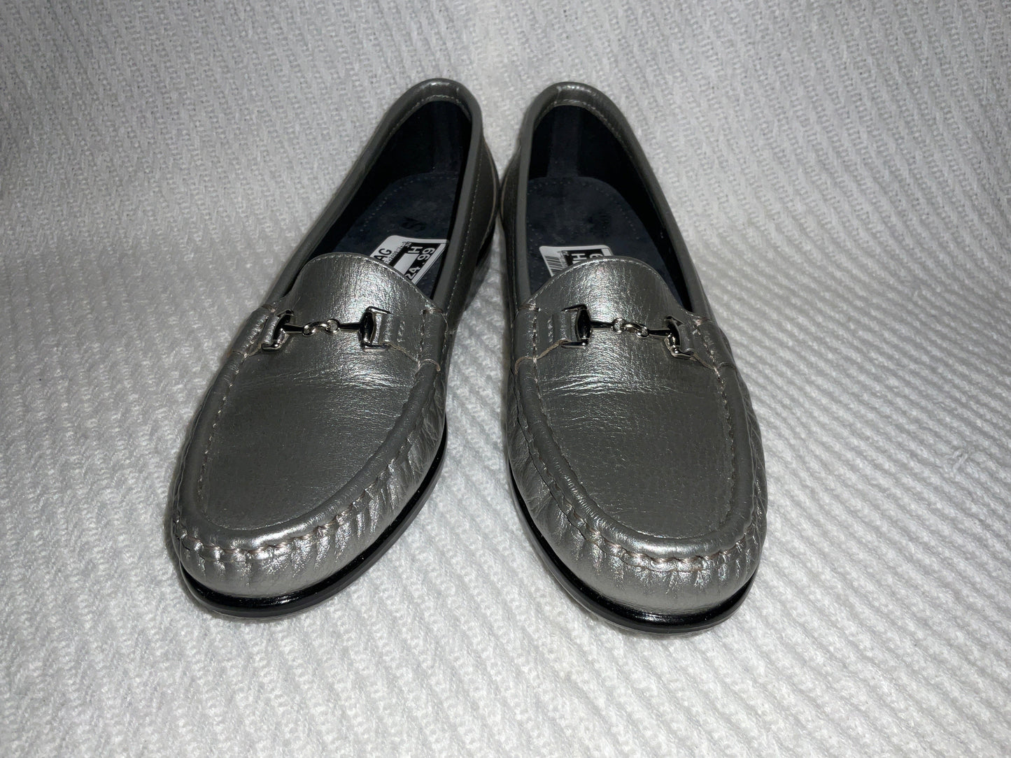 Shoes Flats By Sas In Silver, Size: 8