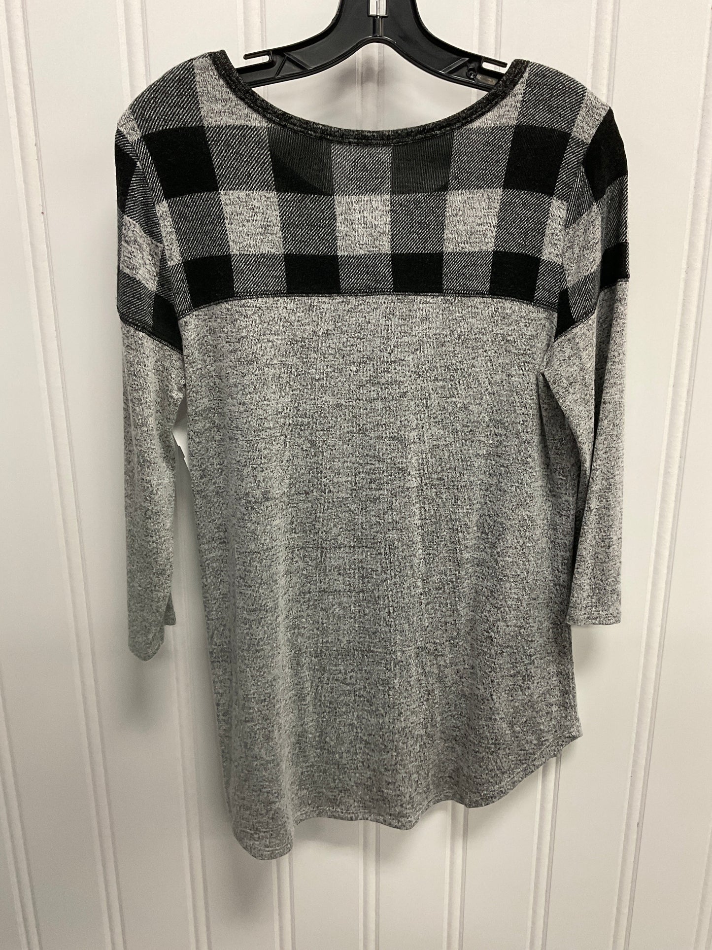 Top Long Sleeve By Maurices In Grey, Size: S