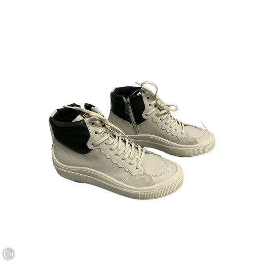 Shoes Sneakers By Clothes Mentor In Ivory, Size: 7